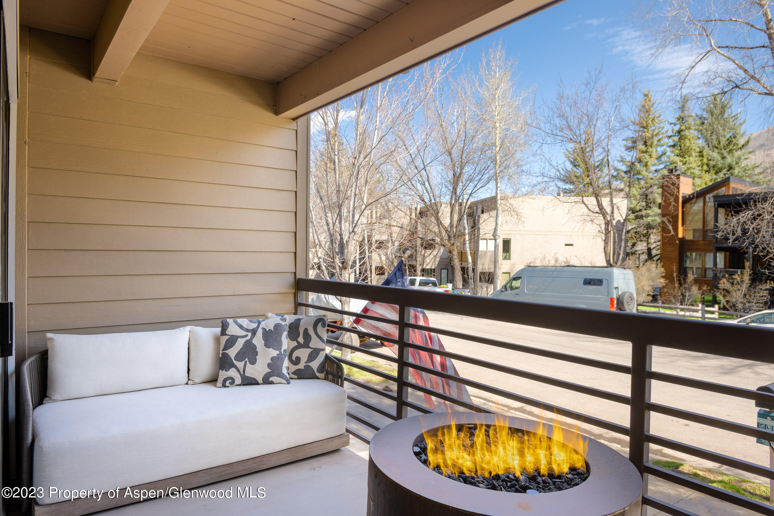 825 E Hopkins Avenue Unit 2n Property Photo 8