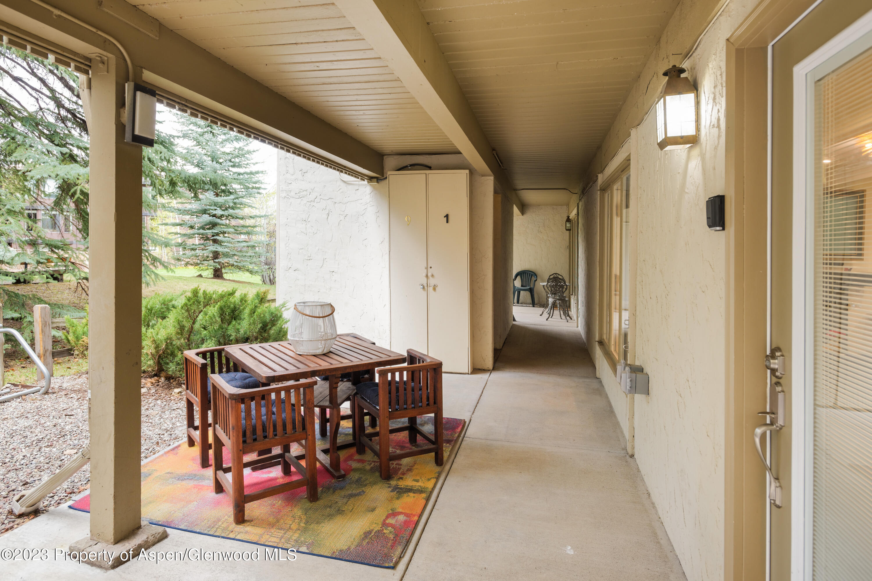 601 S West End Street 1 Property Photo 6