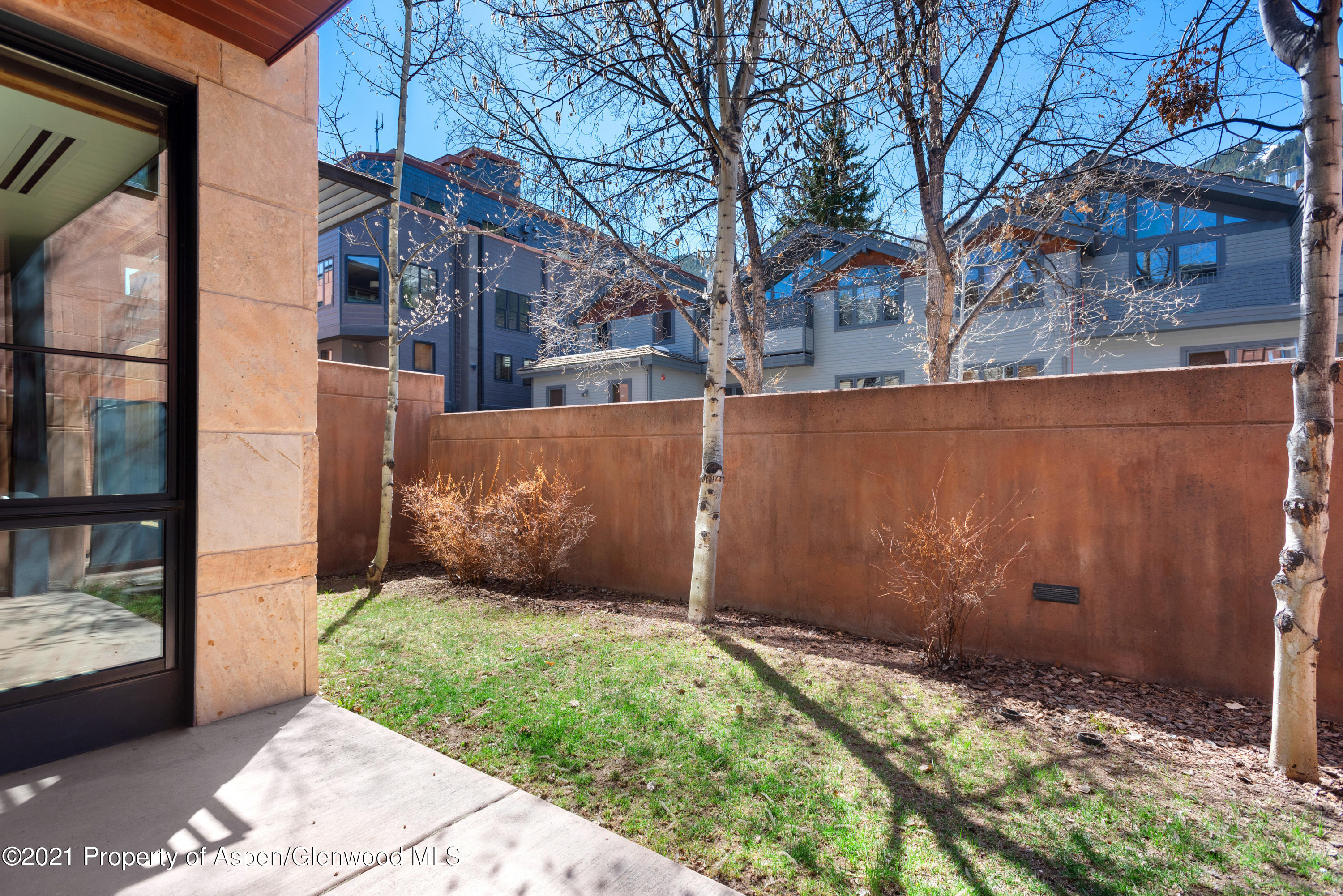 233 E Cooper Avenue, 104 Property Photo 11