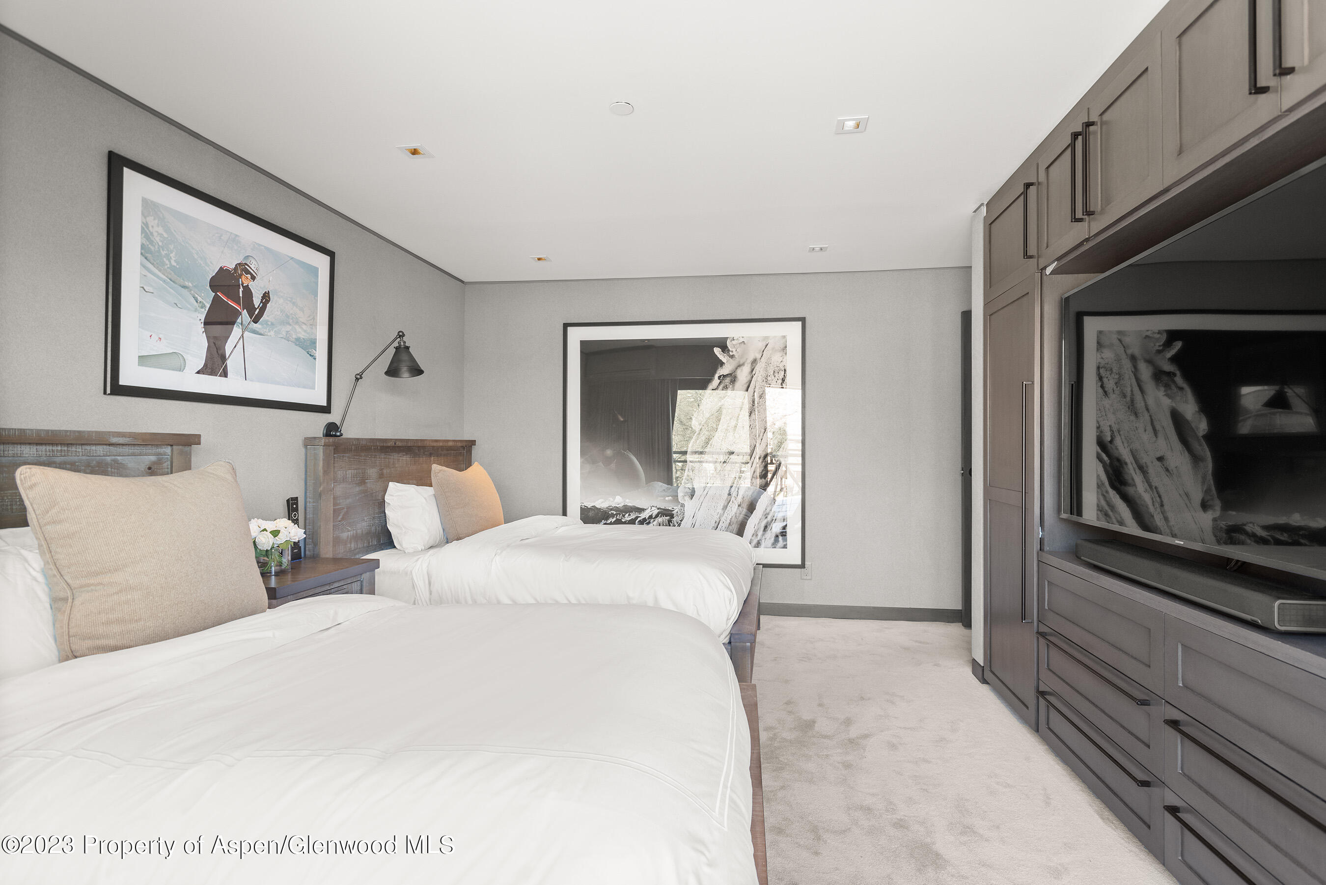 555 E Durant Avenue 2n Property Photo 11