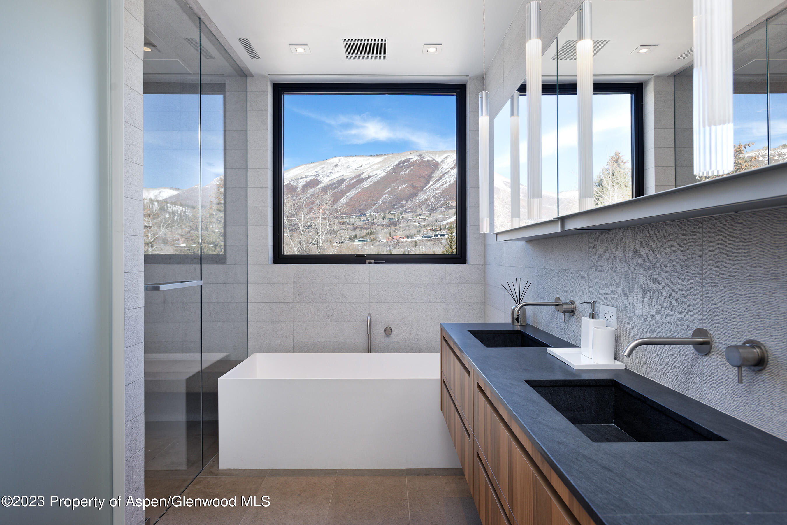 322 E Bleeker Street Property Photo 13