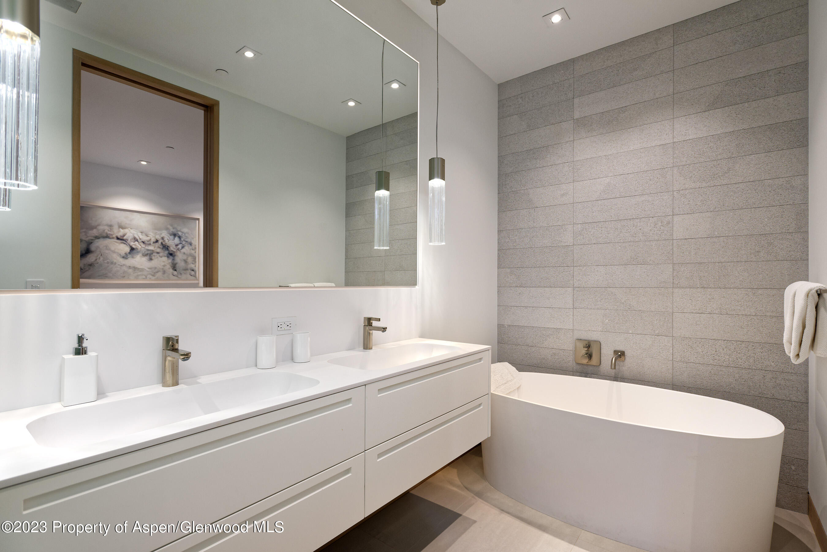 322 E Bleeker Street Property Photo 21
