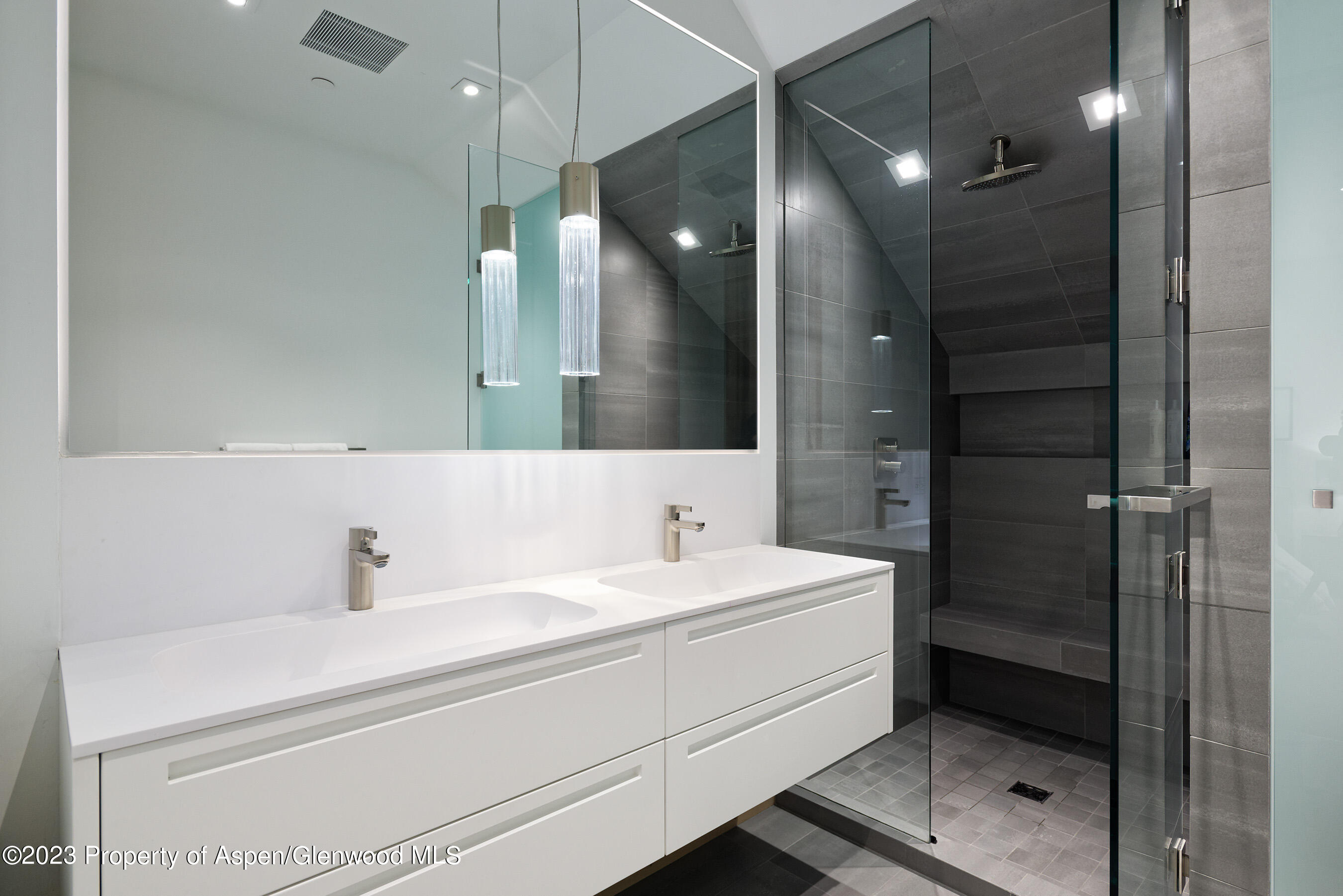 322 E Bleeker Street Property Photo 23