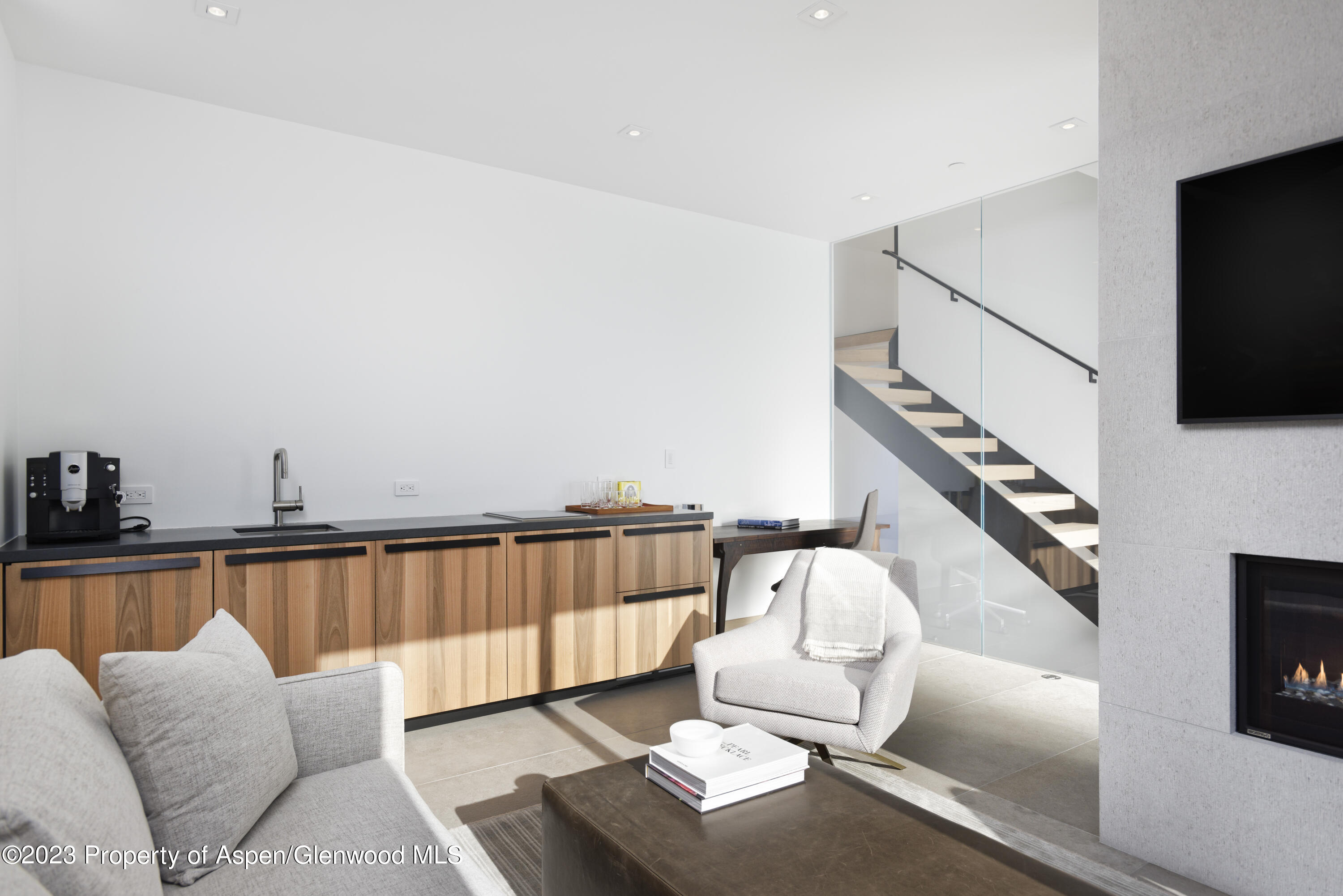 322-324 E Bleeker Street Property Photo 42