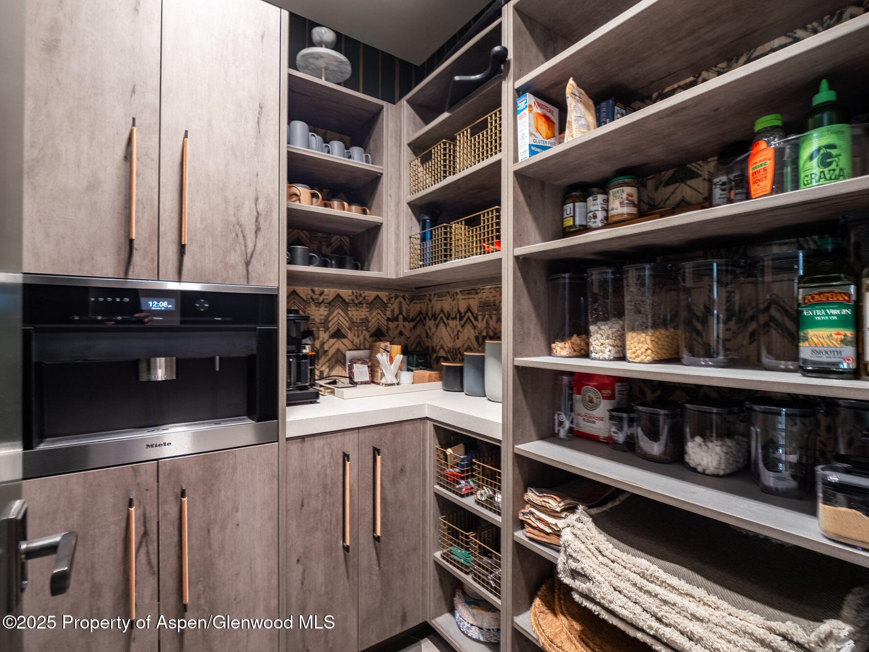 936 King Street Property Photo 18