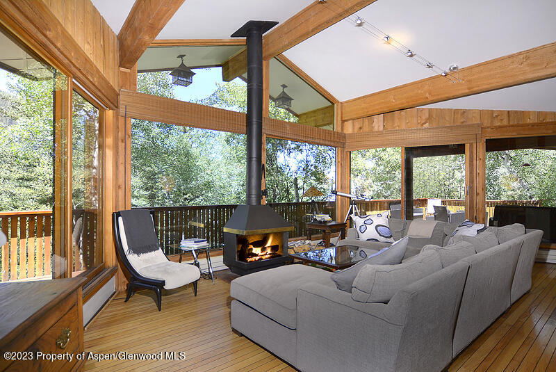309 Mountain Laurel Drive Property Photo 3