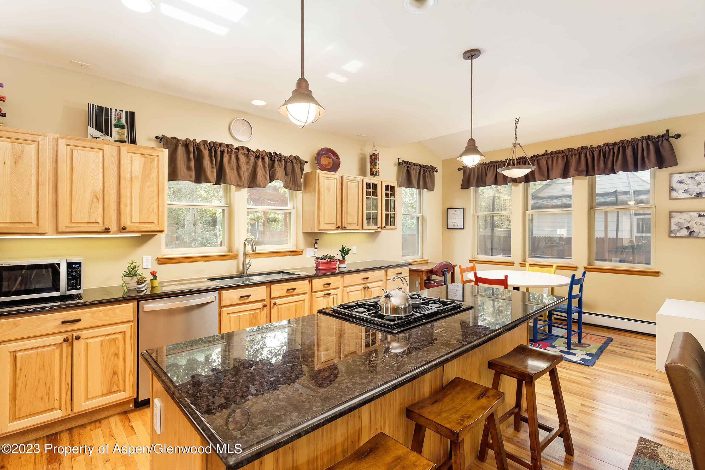 408 Meadow Court Property Photo 5