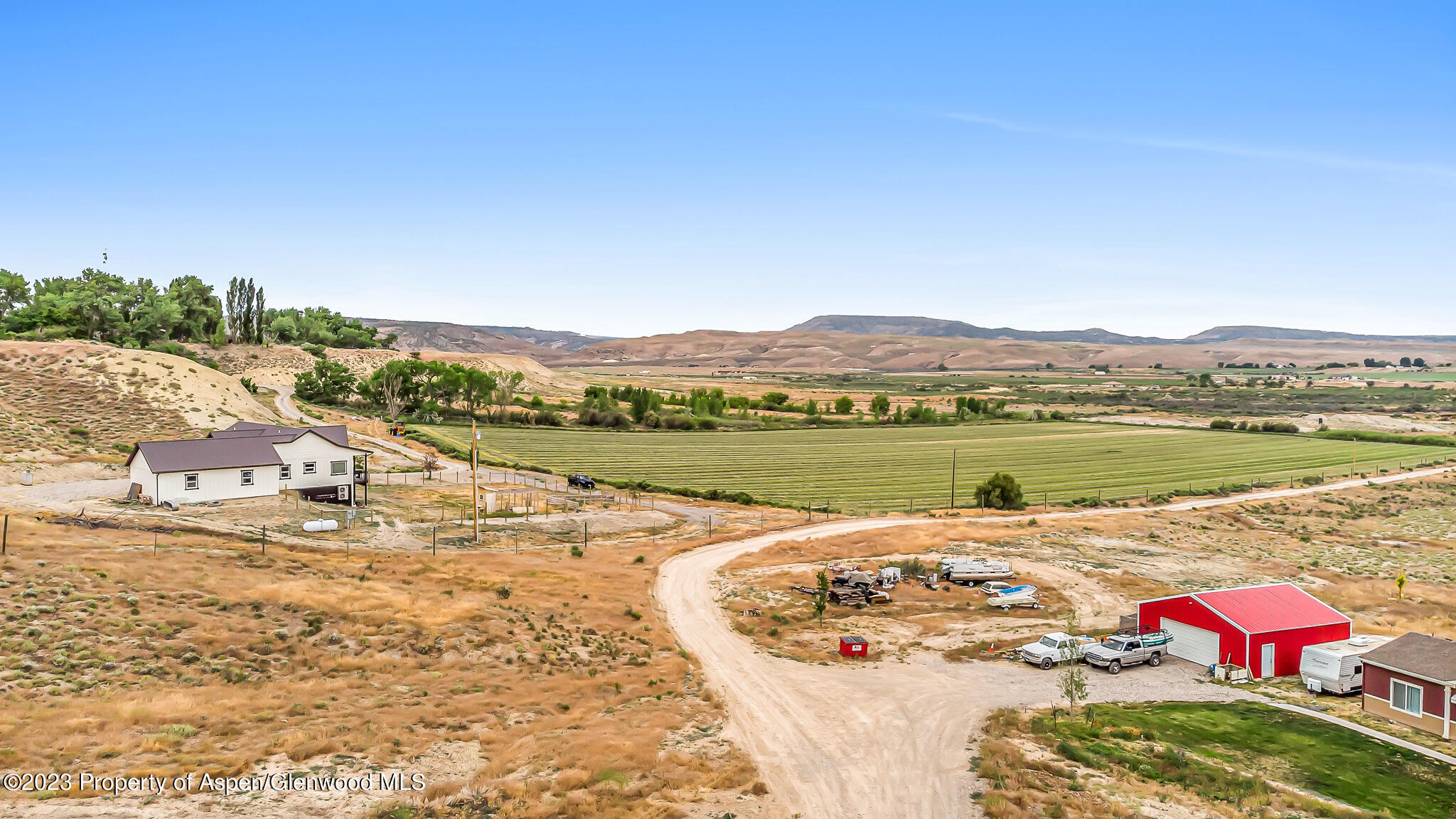 1705 10 Road Property Photo 1