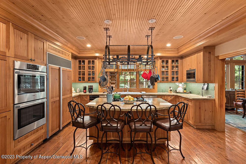 730 Bay Street Property Photo 14