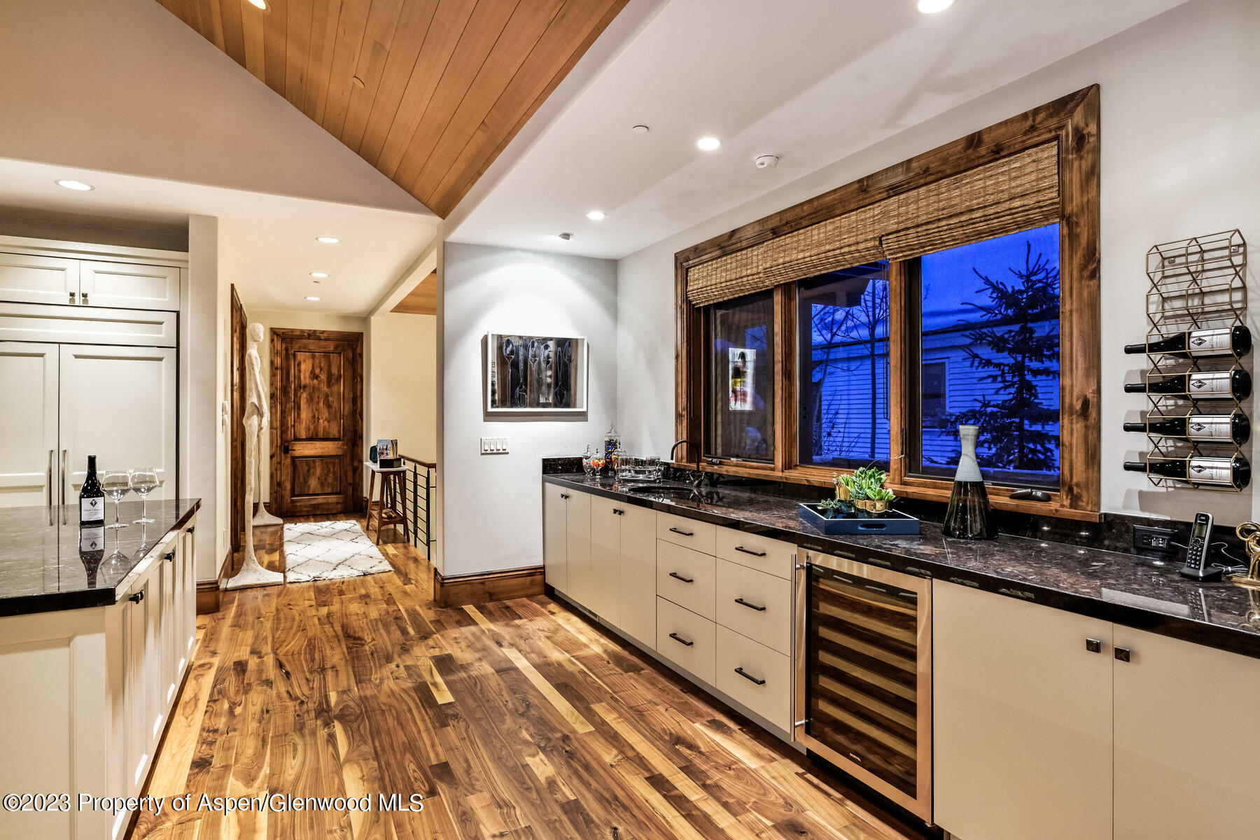 537 Race Street Property Photo 7