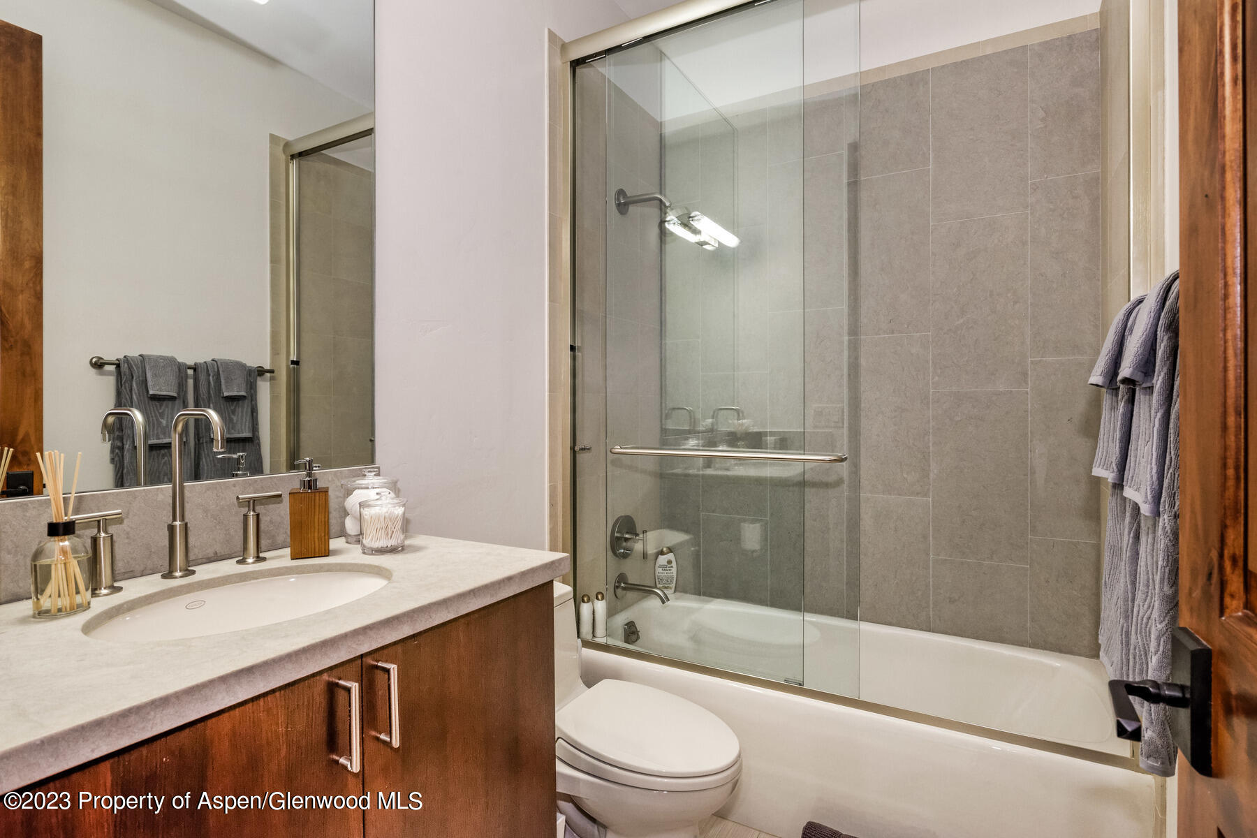 537 Race Street Property Photo 29