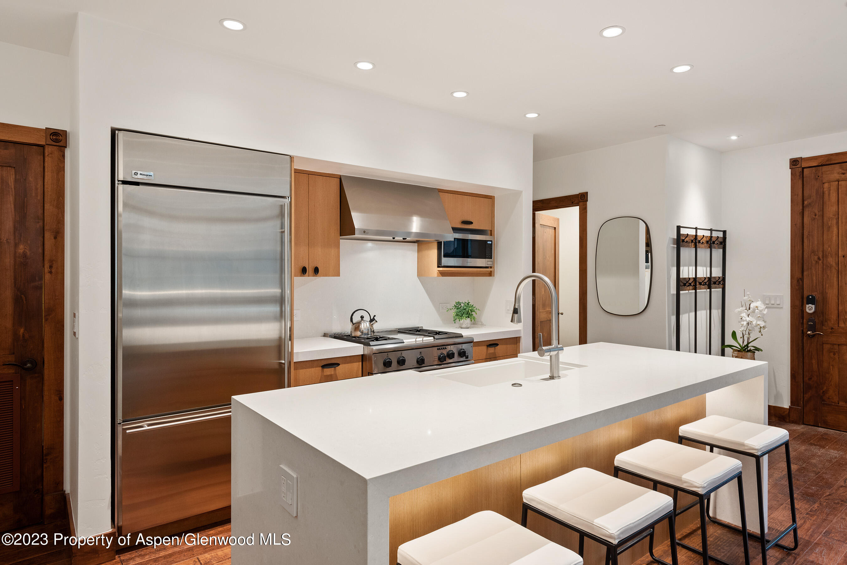 503 W Main Street, B102 Property Photo 4