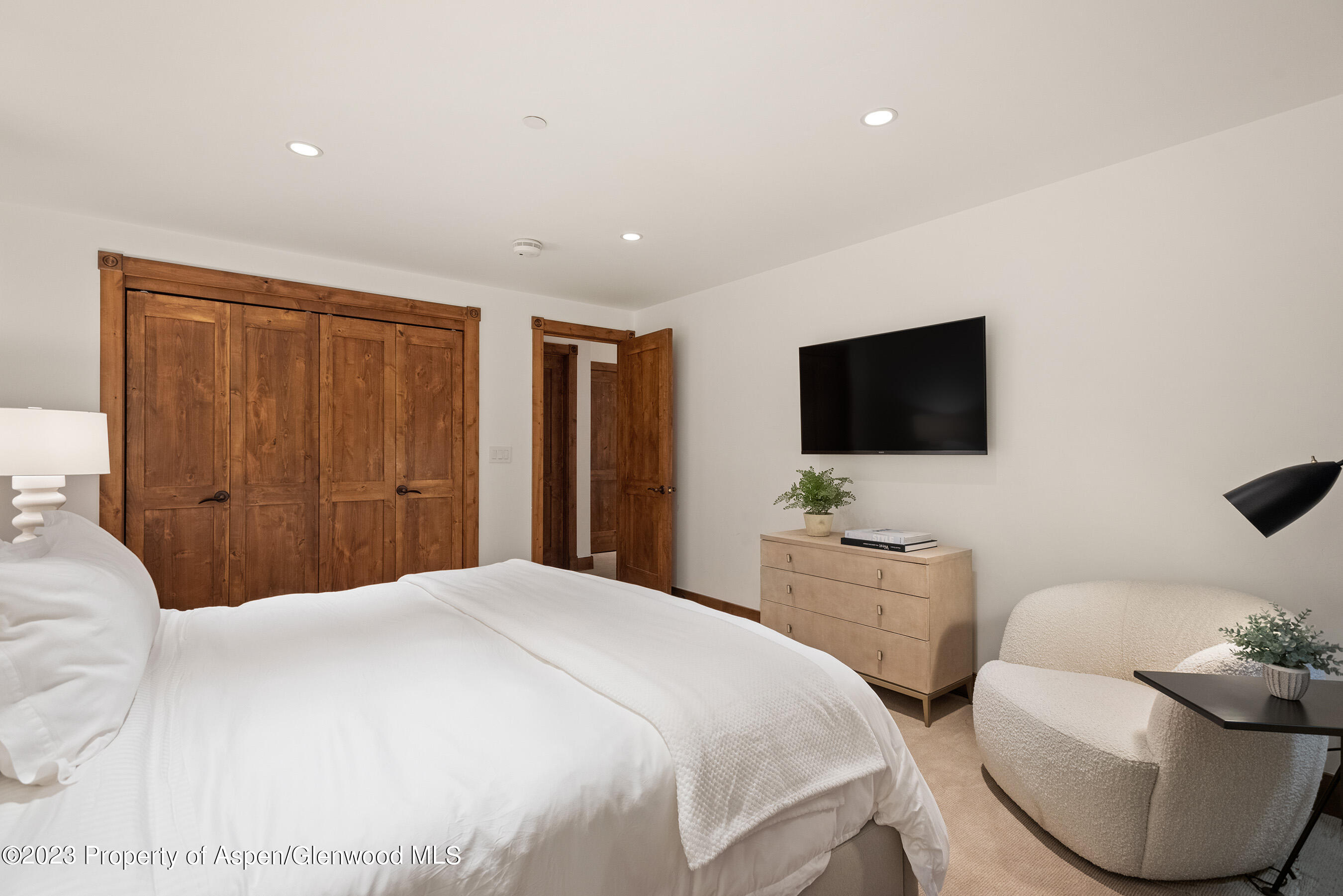 503 W Main Street, B102 Property Photo 6