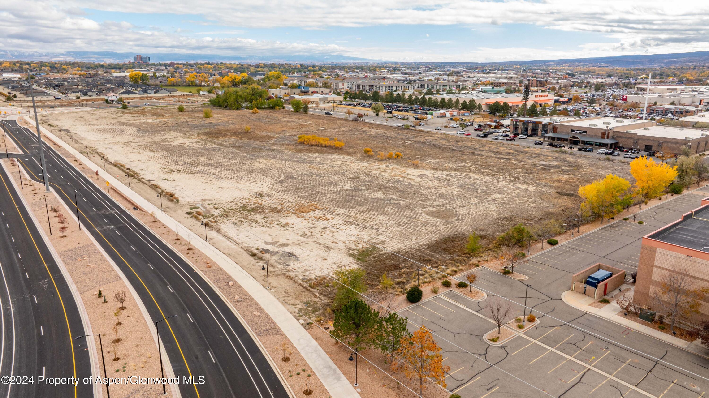 647 24 1/2 Road Property Photo 1