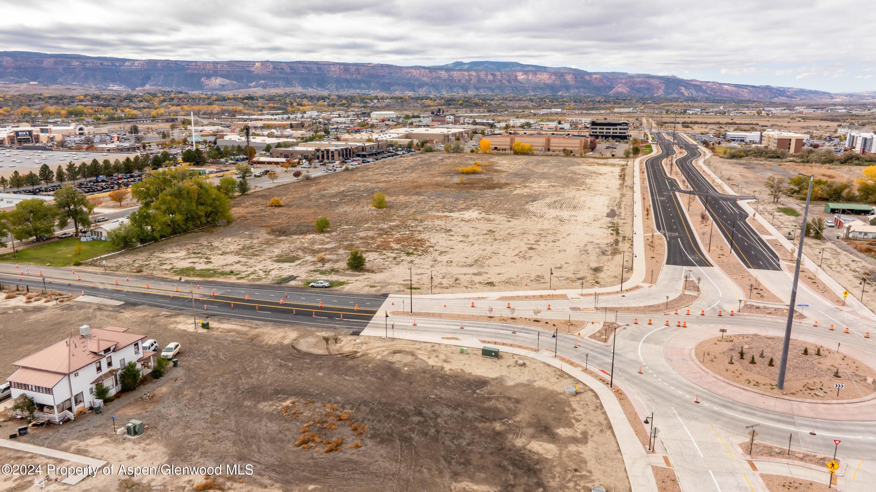 647 24 1/2 Road Property Photo 3