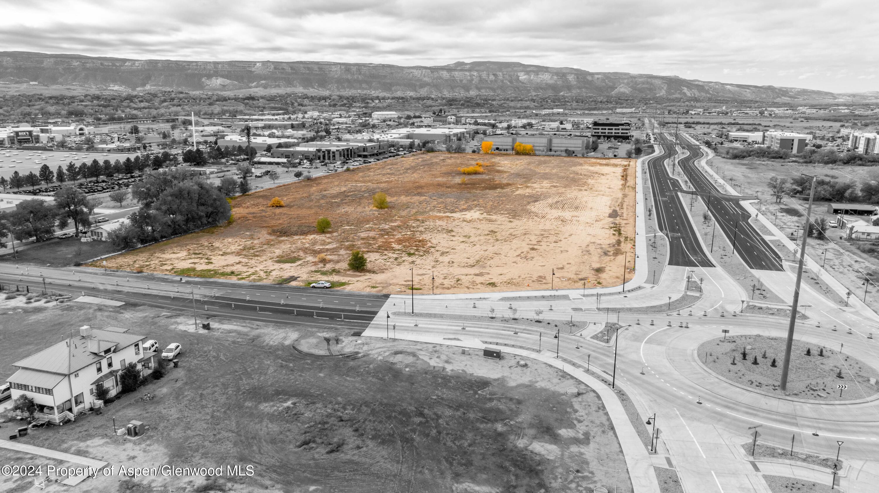 647 24 1/2 Road Property Photo 4