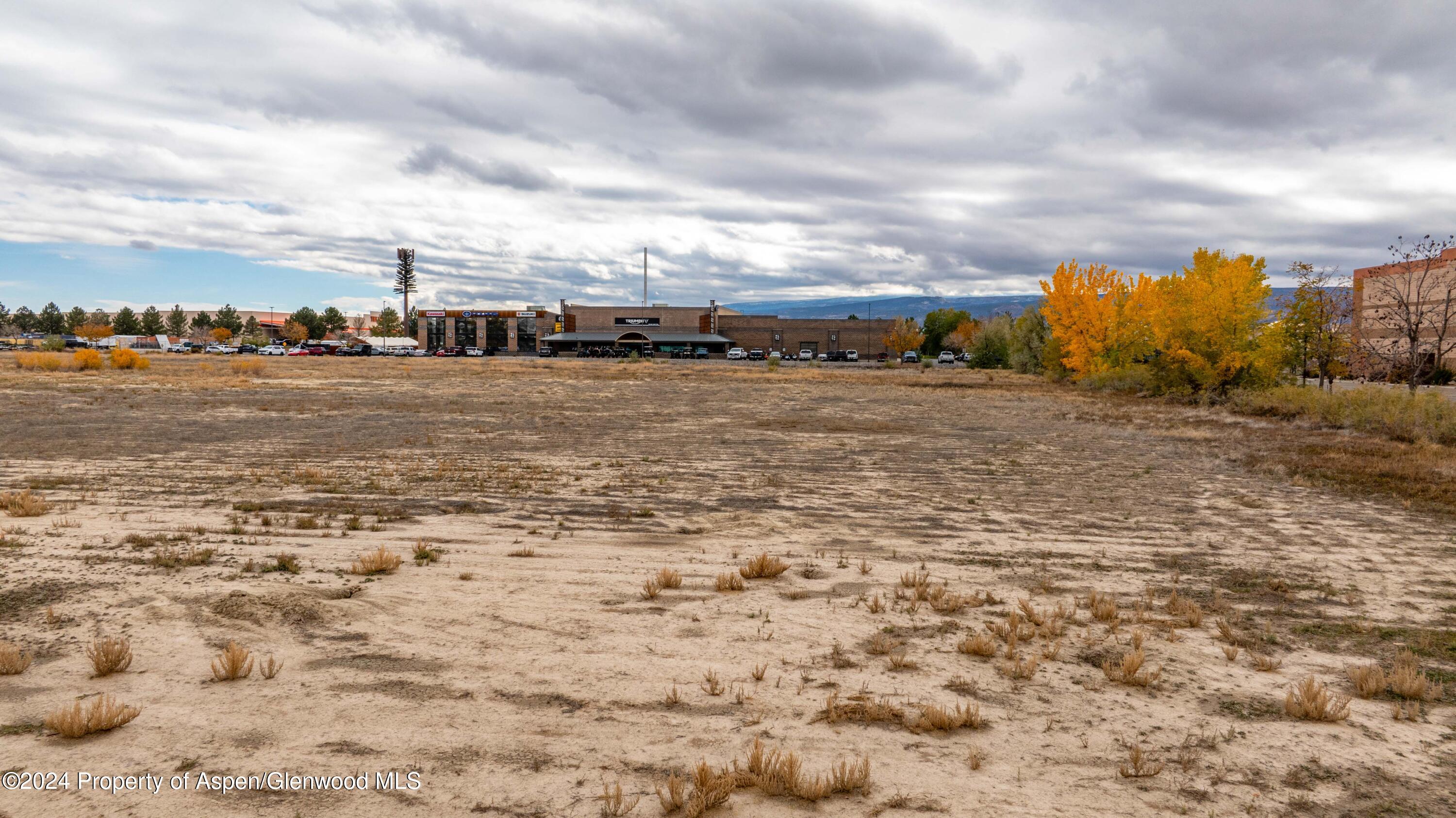 647 24 1/2 Road Property Photo 6