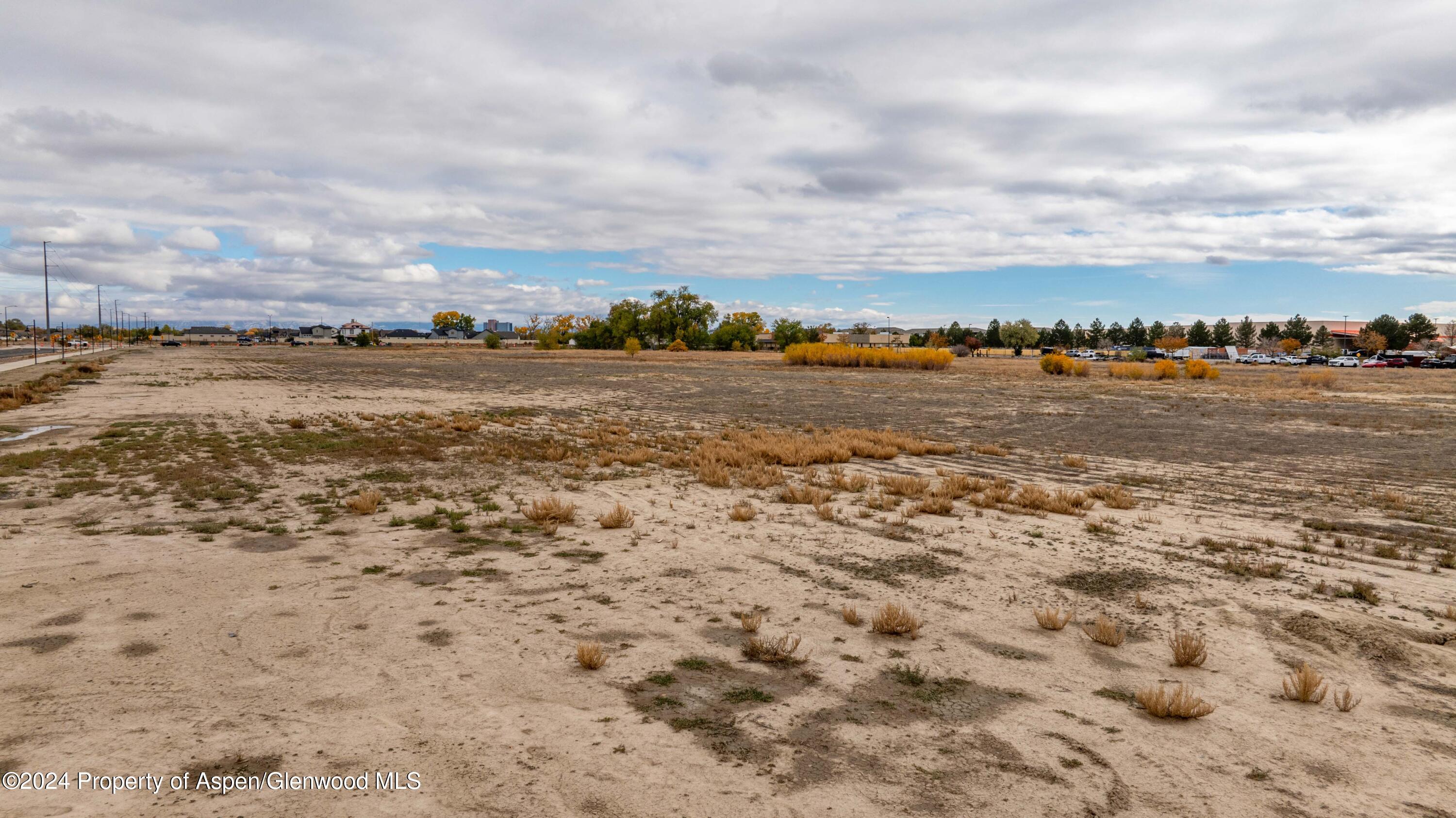 647 24 1/2 Road Property Photo 7
