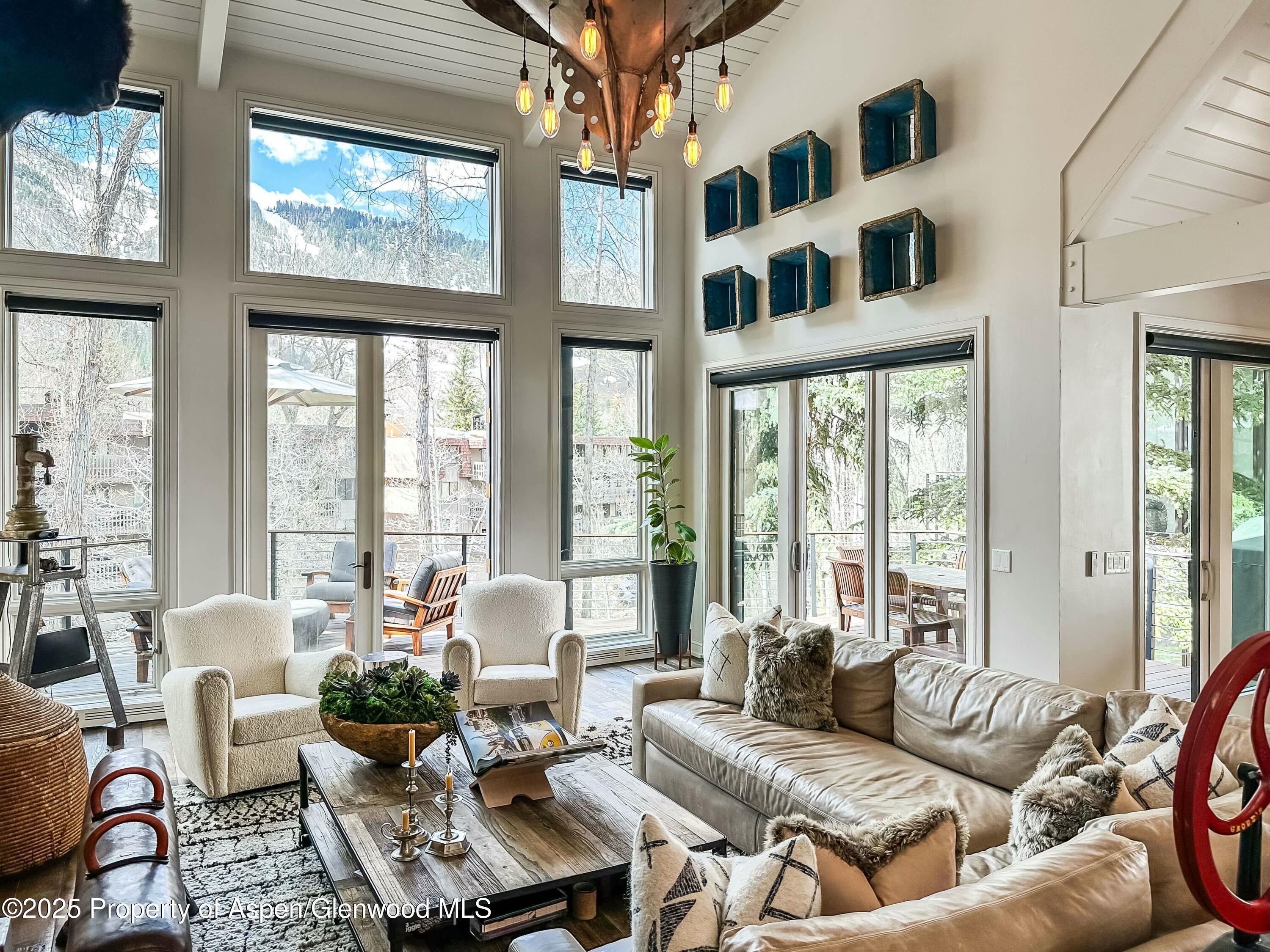 341 PARK Avenue Property Photo 1