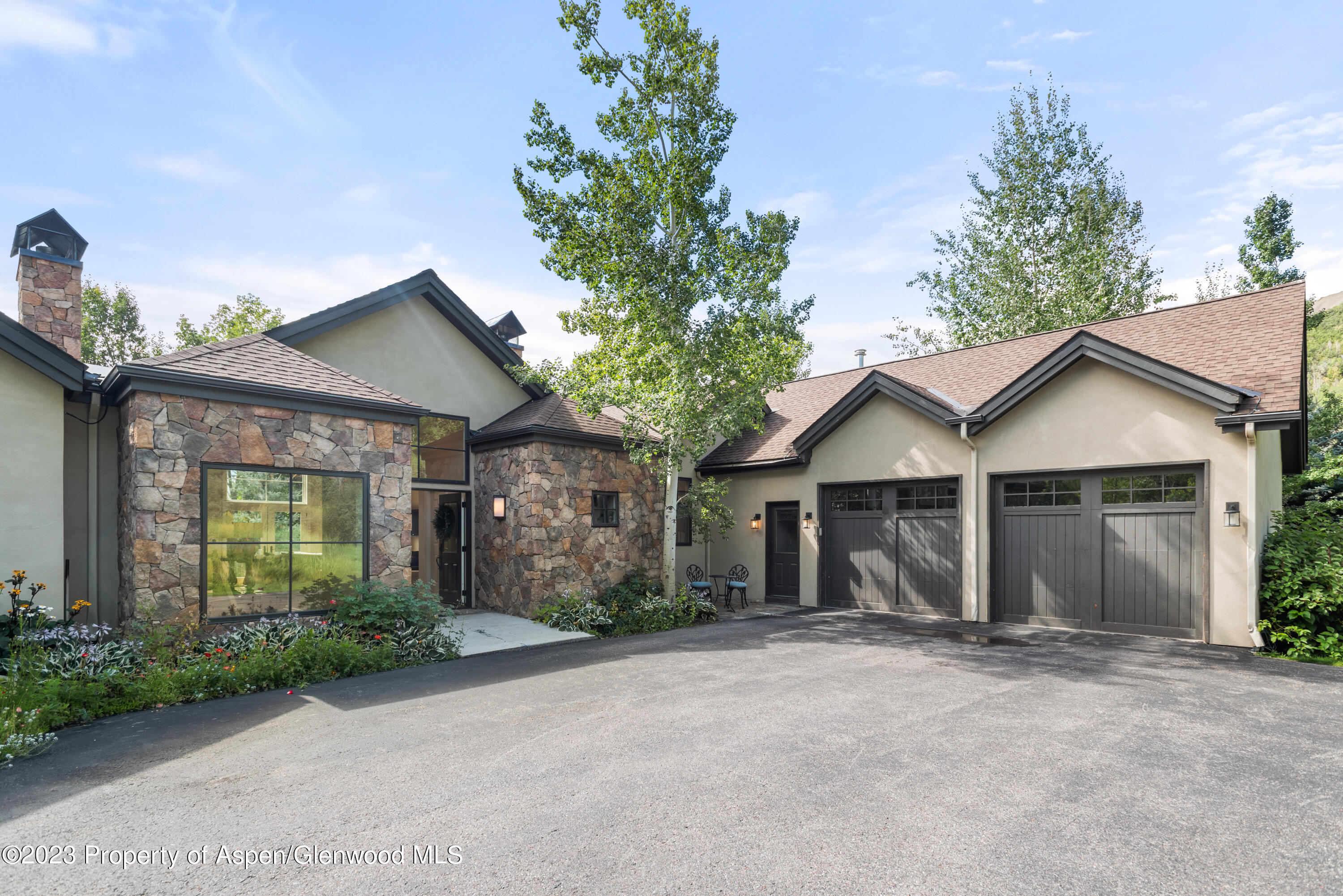 1044 Horse Ranch Drive Property Photo 2