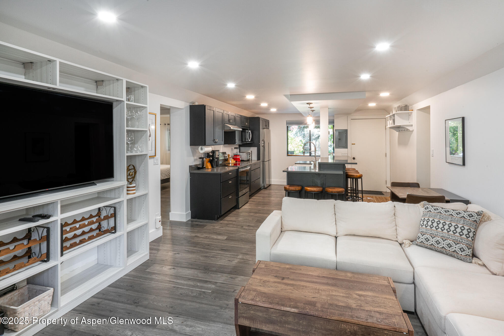 1316 Vine Street Property Photo 3