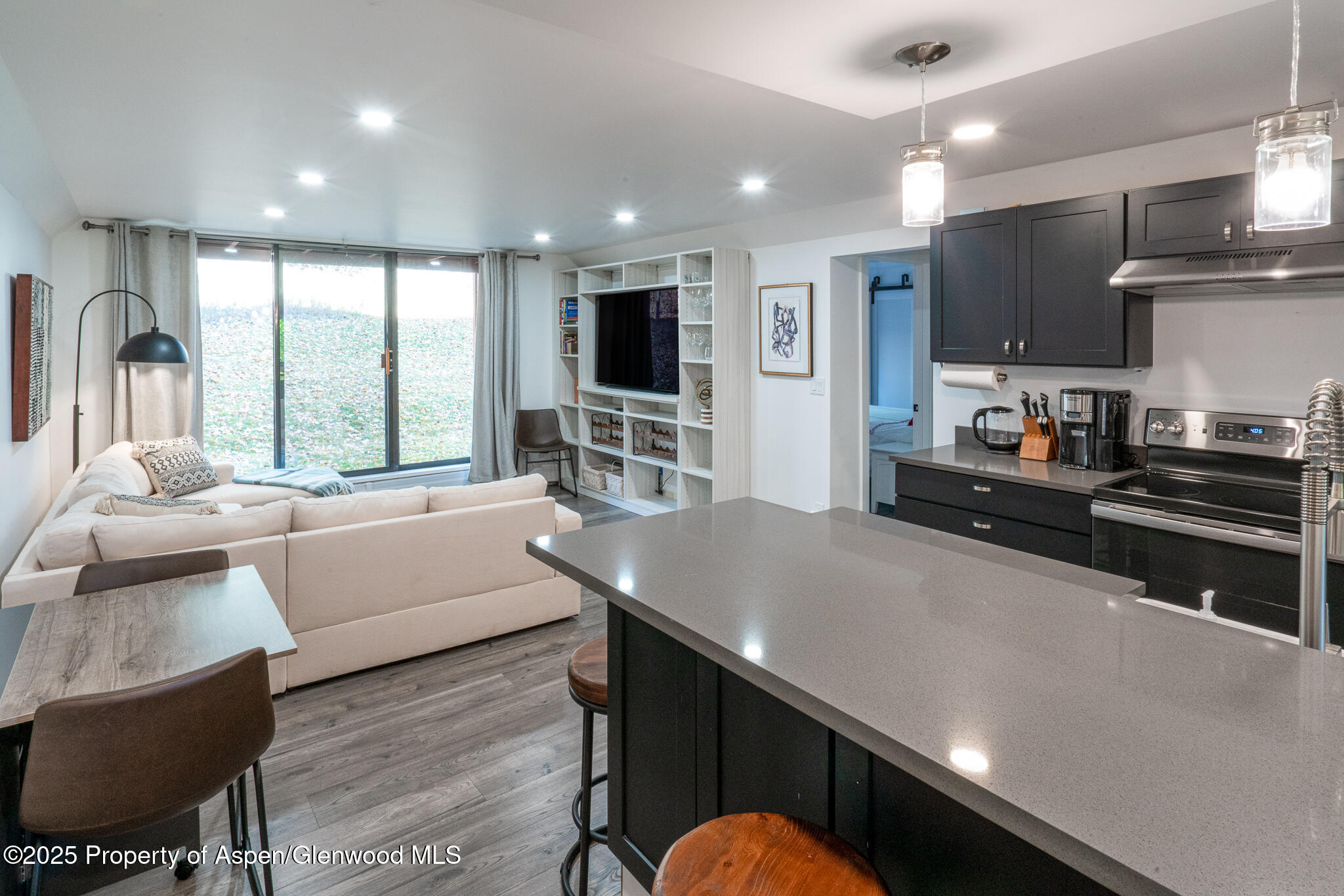 1316 Vine Street Property Photo 4