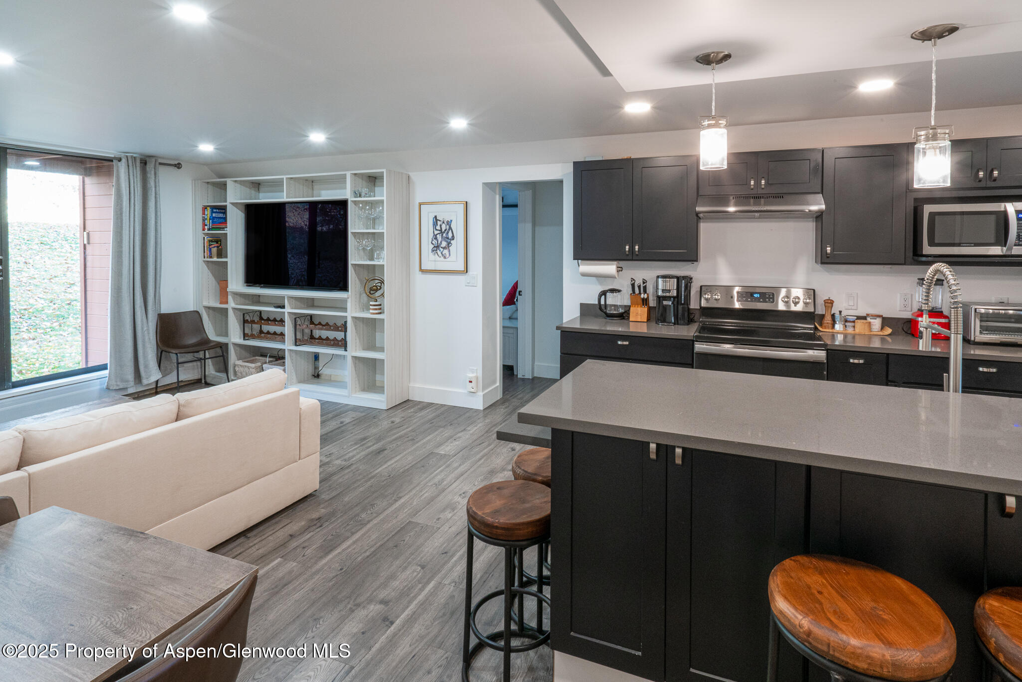 1316 Vine Street Property Photo 5