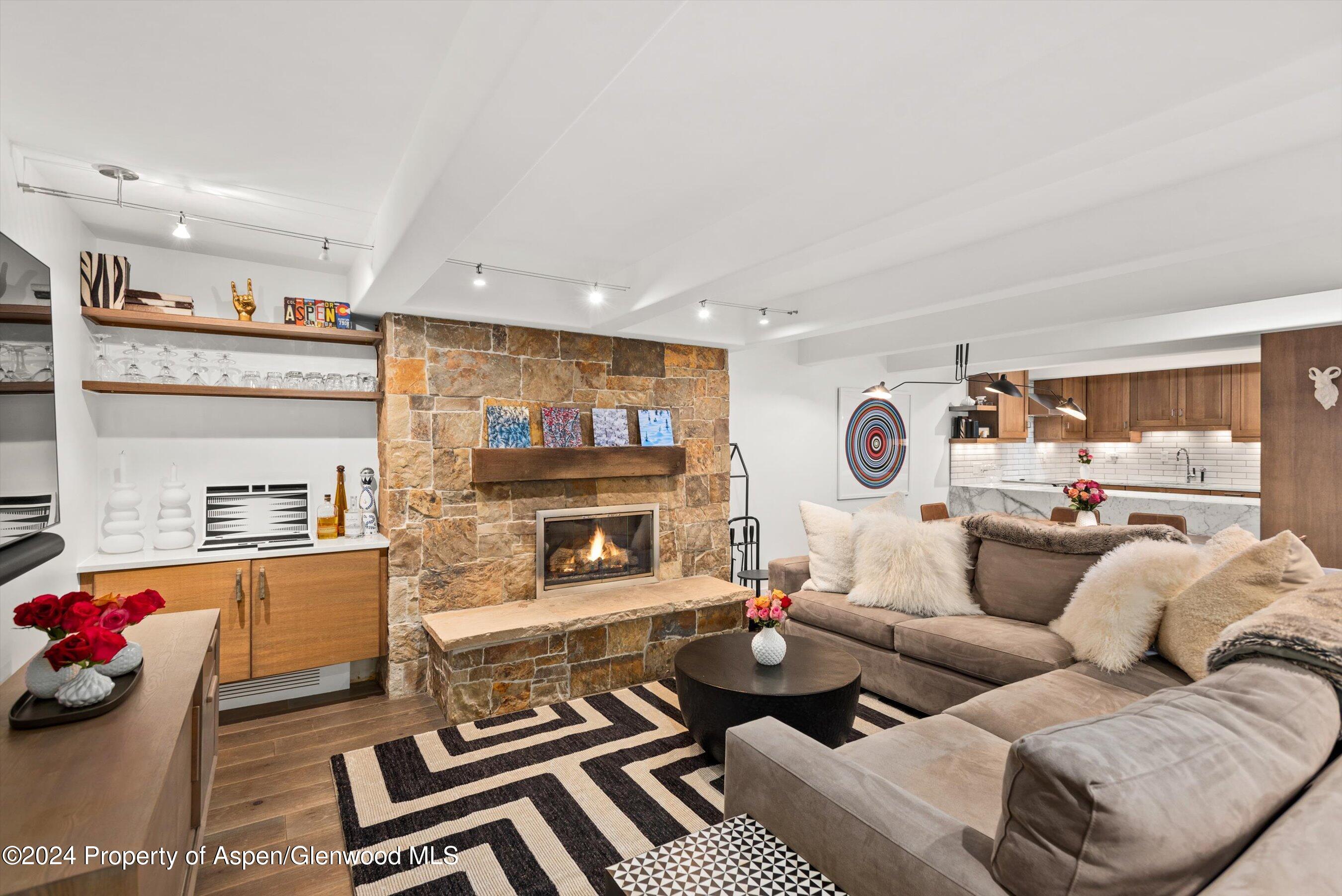 124 W Hyman Avenue, 3D Property Photo 1