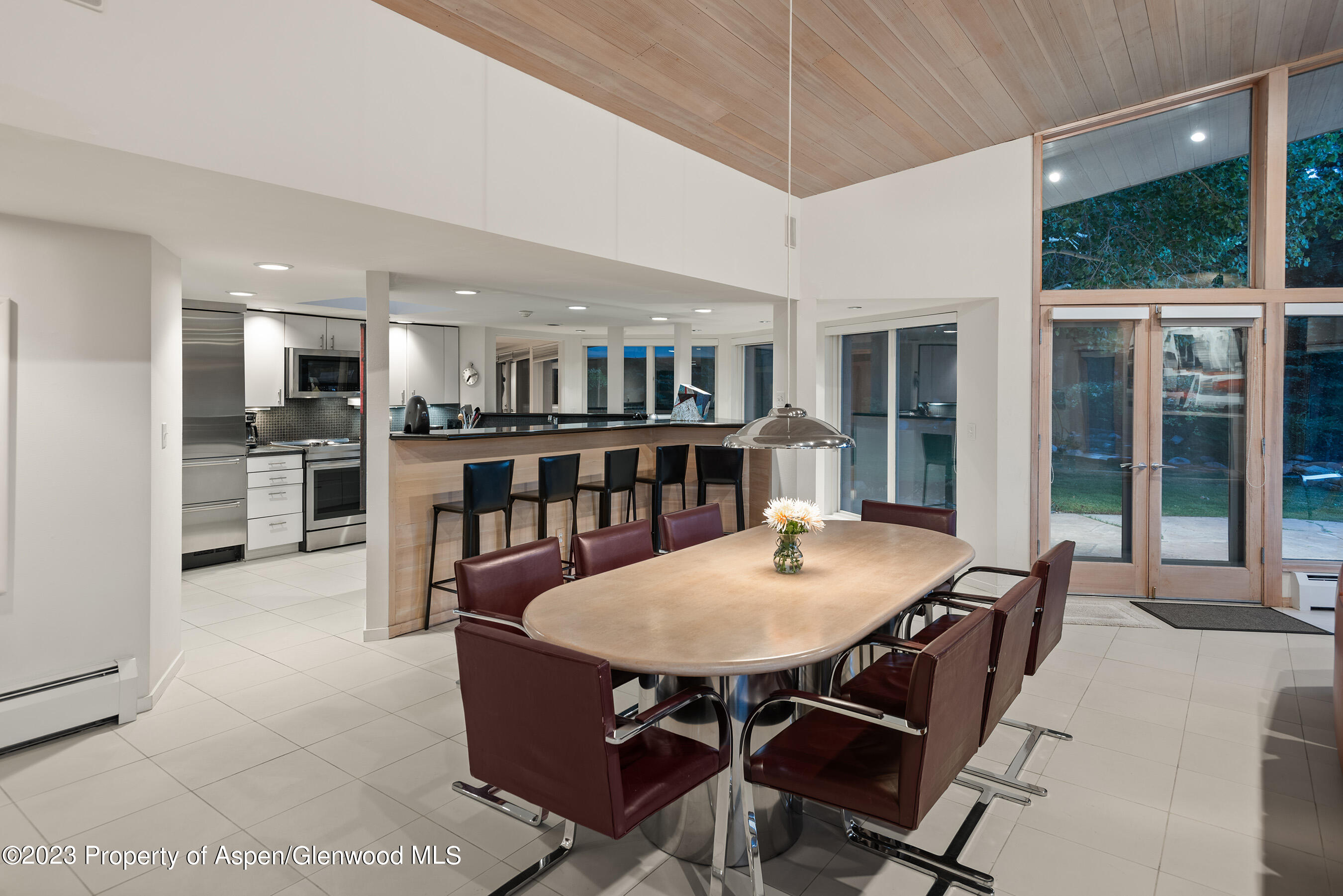 695 Meadows Road Property Photo 15