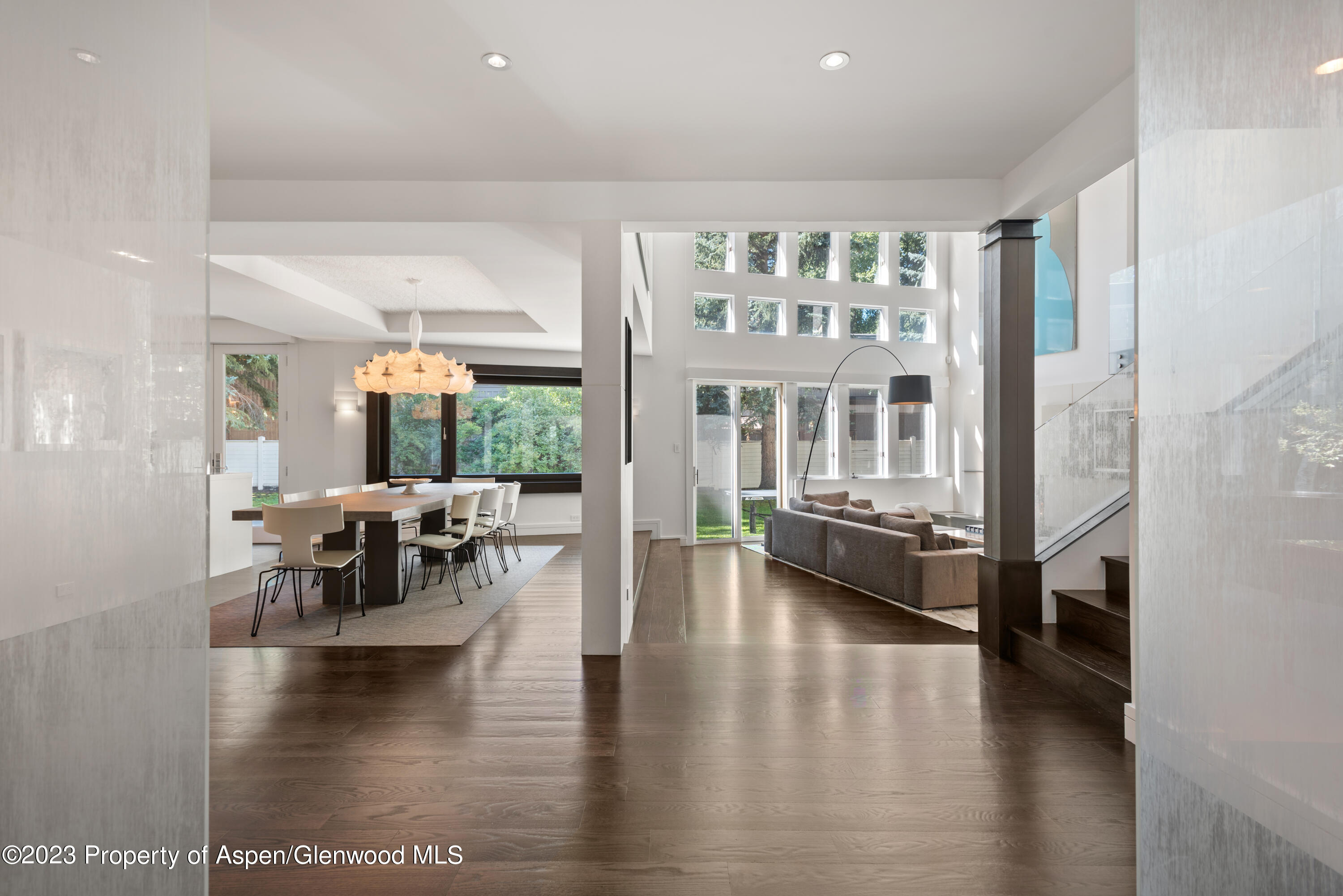 517 W North Street Property Photo 3