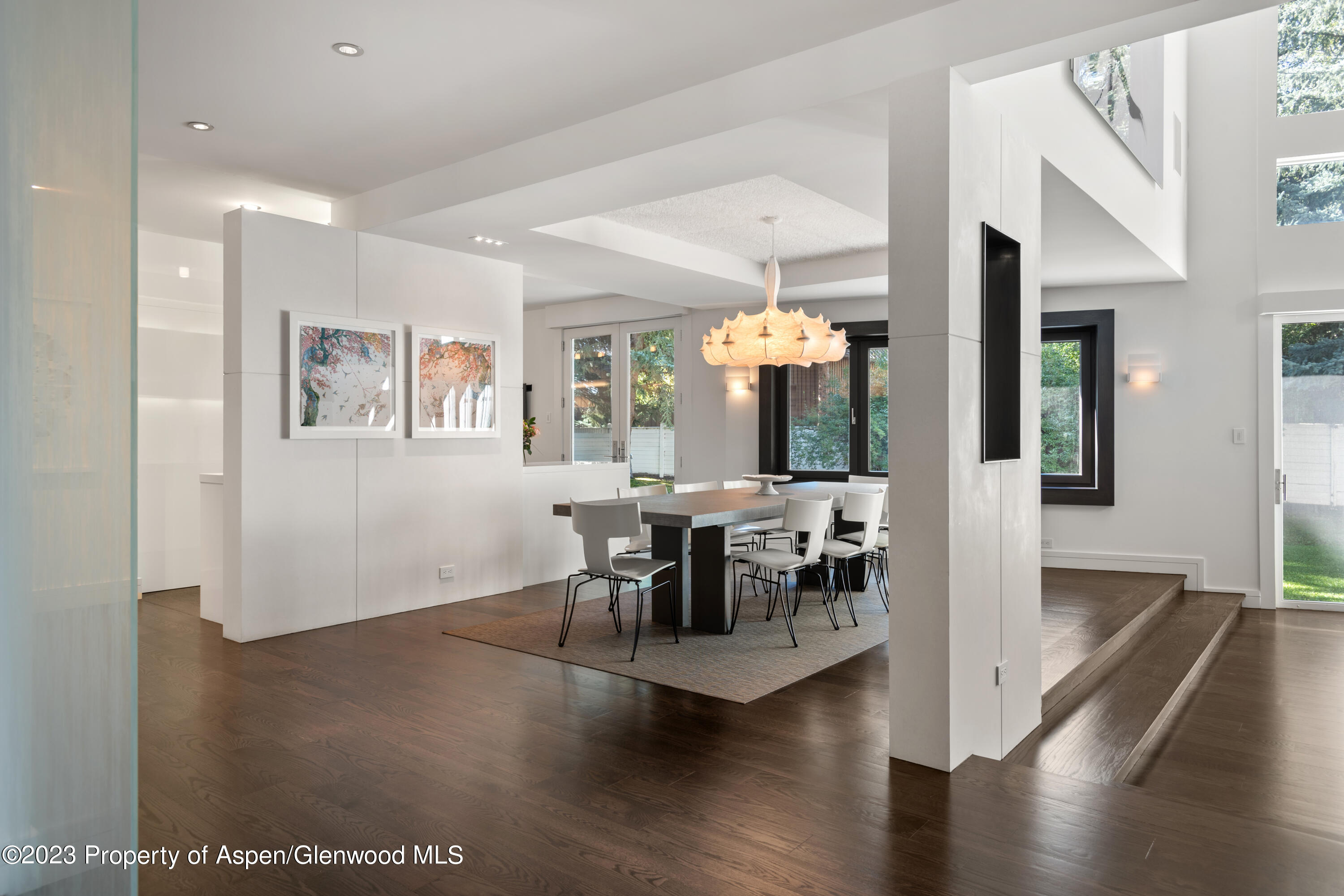 517 W North Street Property Photo 4