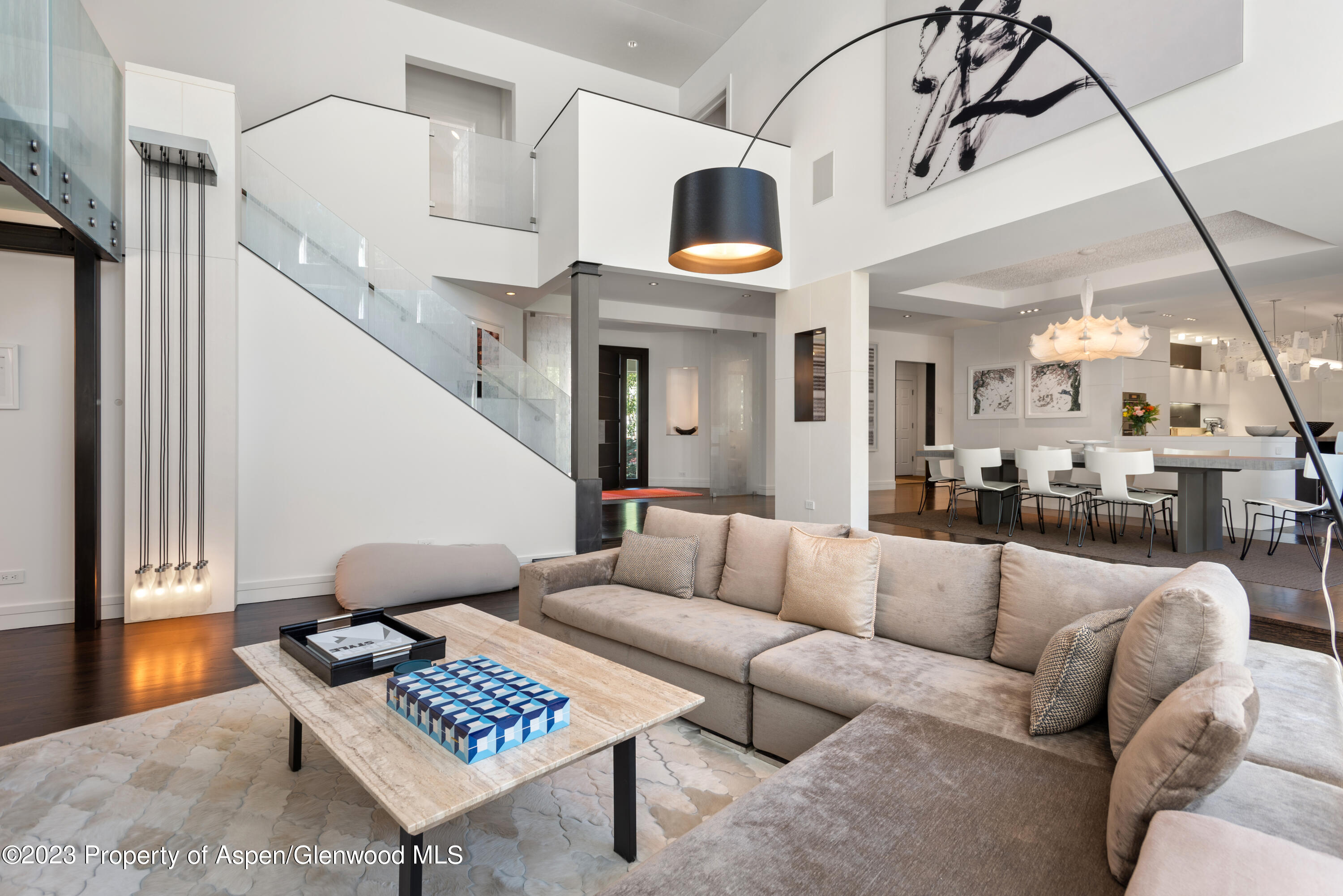 517 W North Street Property Photo 9