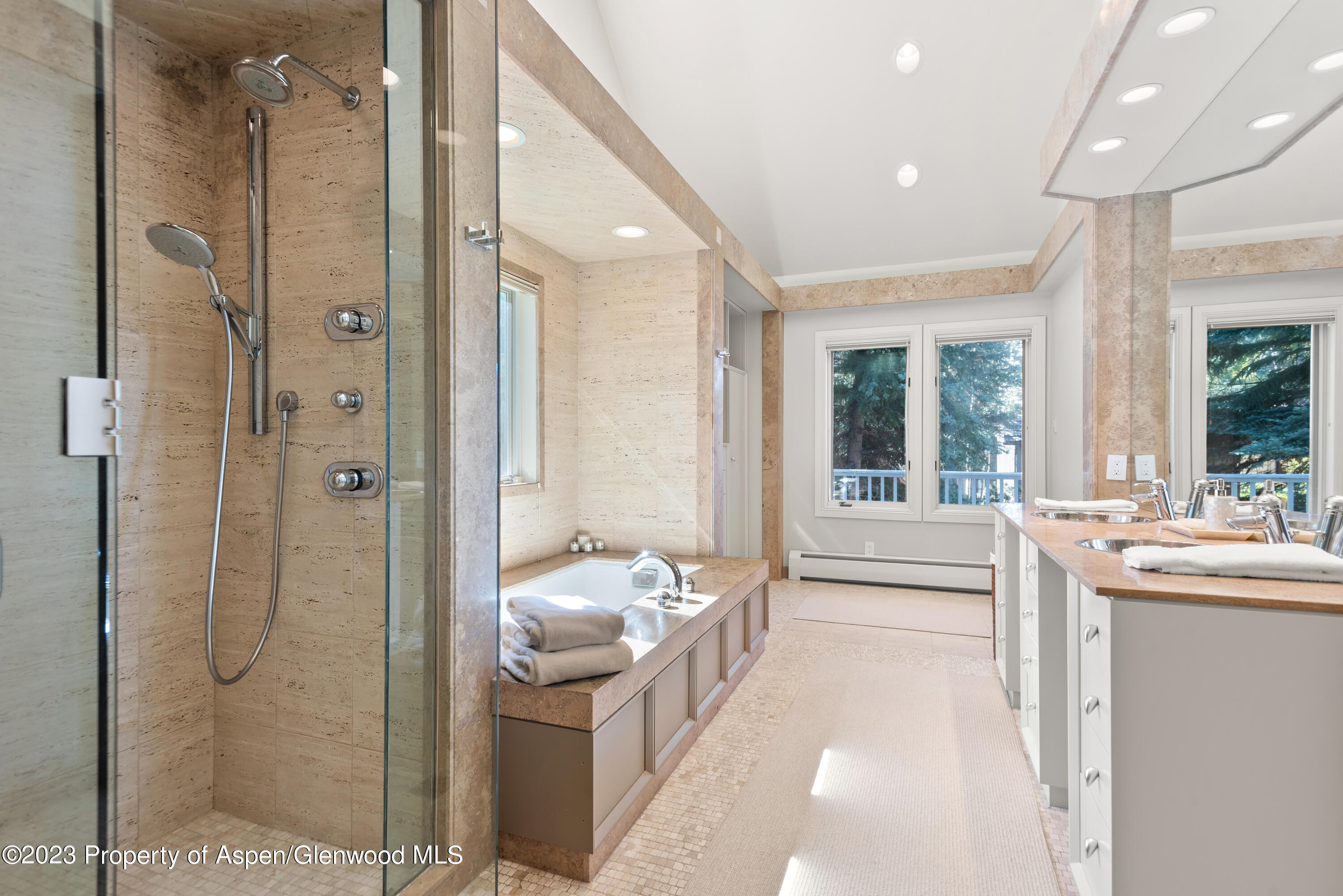 517 W North Street Property Photo 22