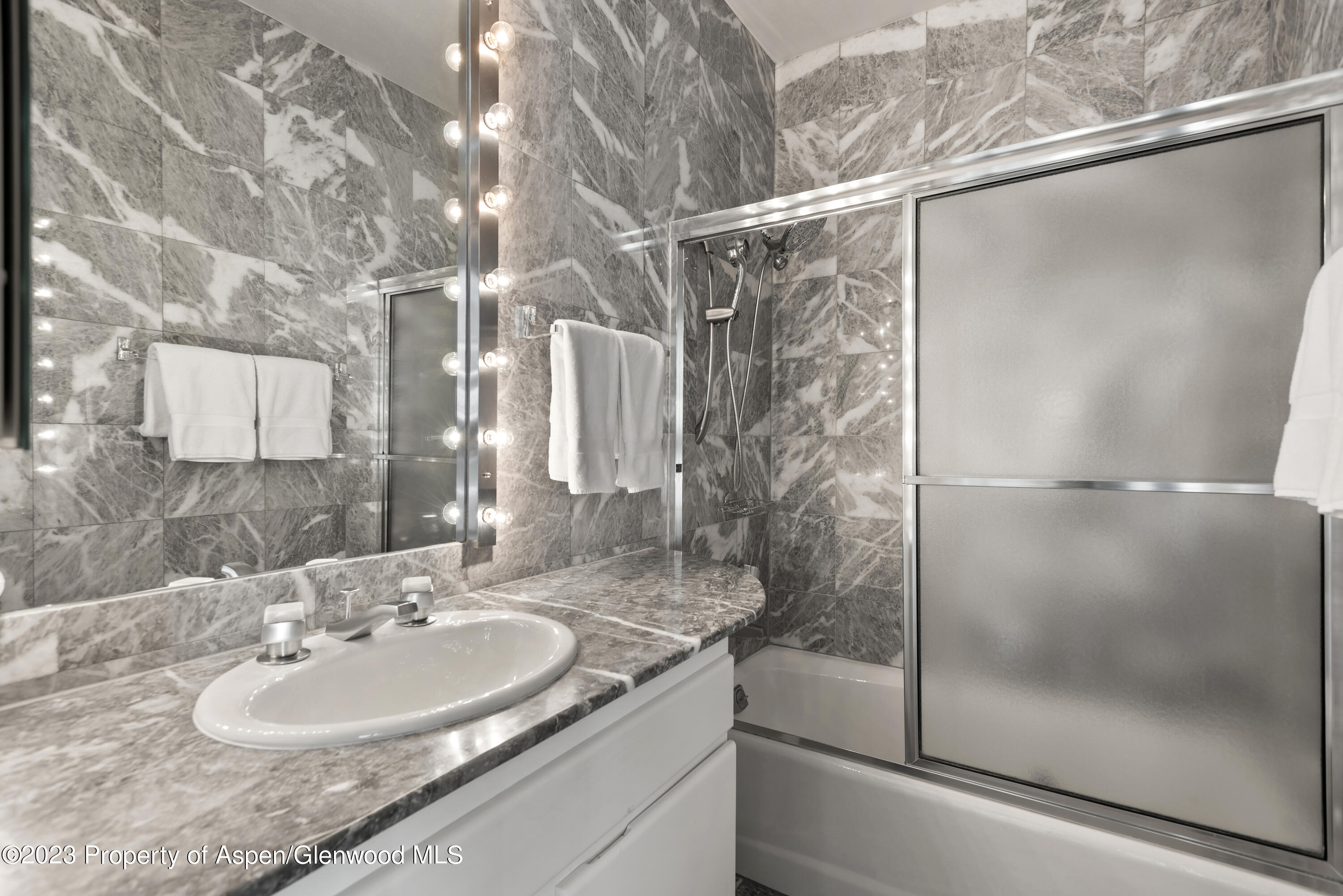 517 W North Street Property Photo 26