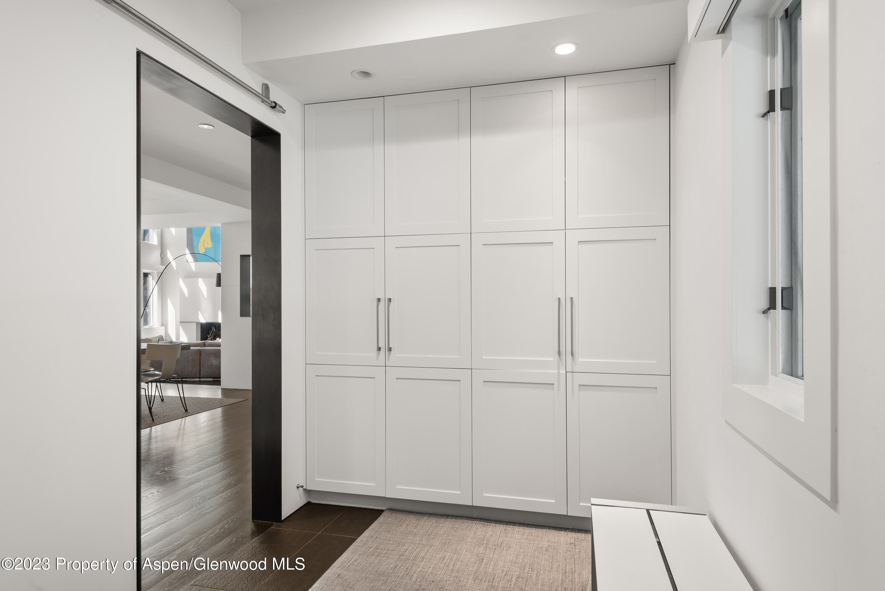 517 W North Street Property Photo 35