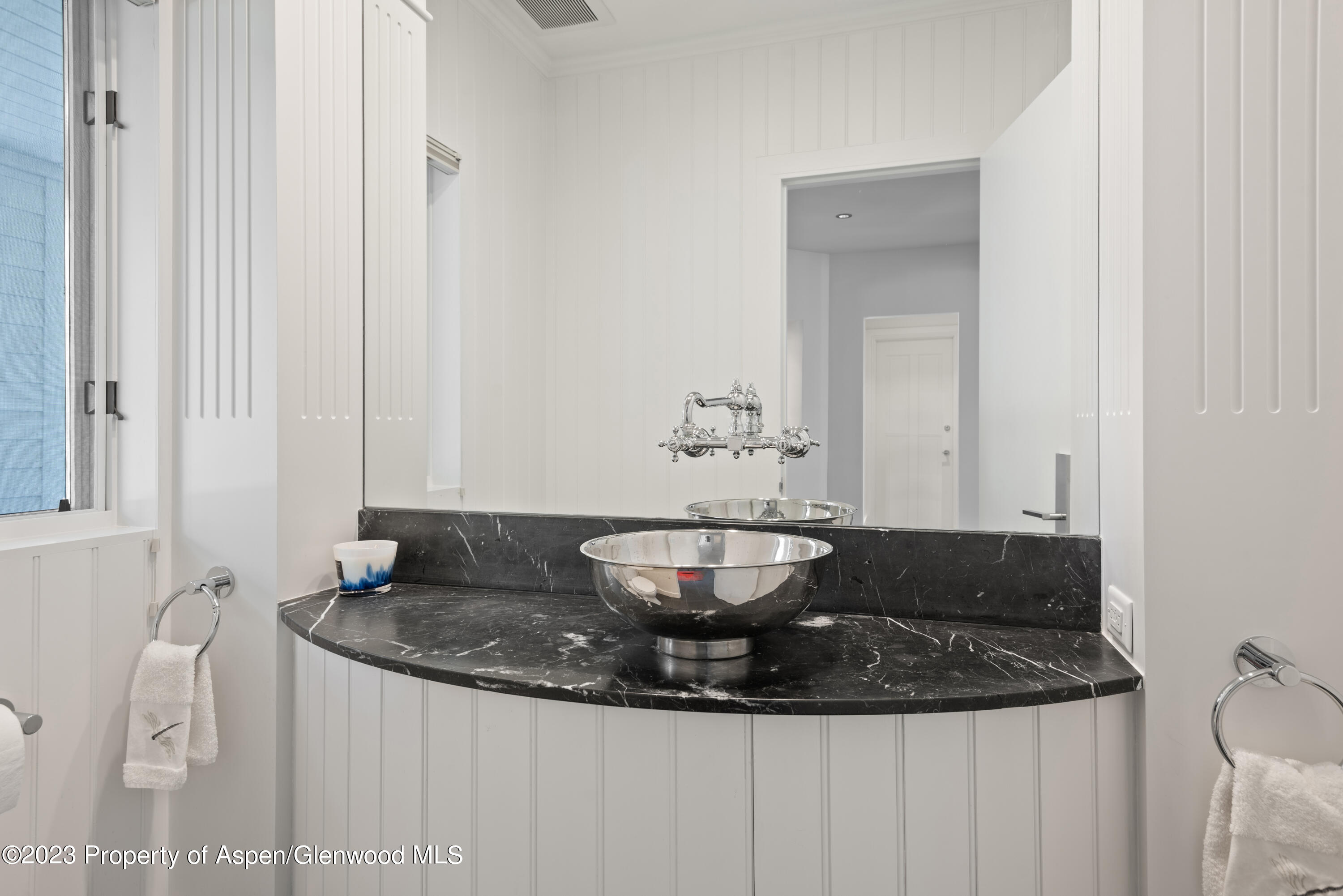 517 W North Street Property Photo 37