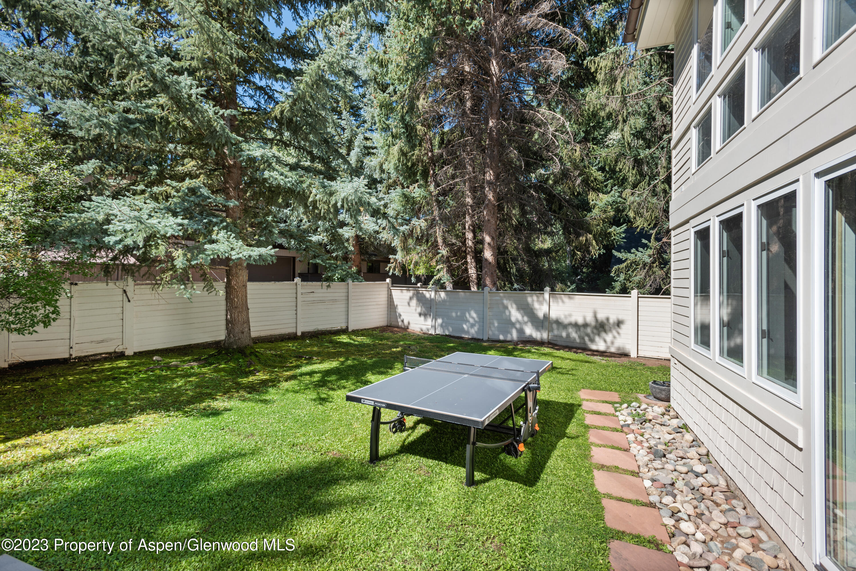 517 W North Street Property Photo 42