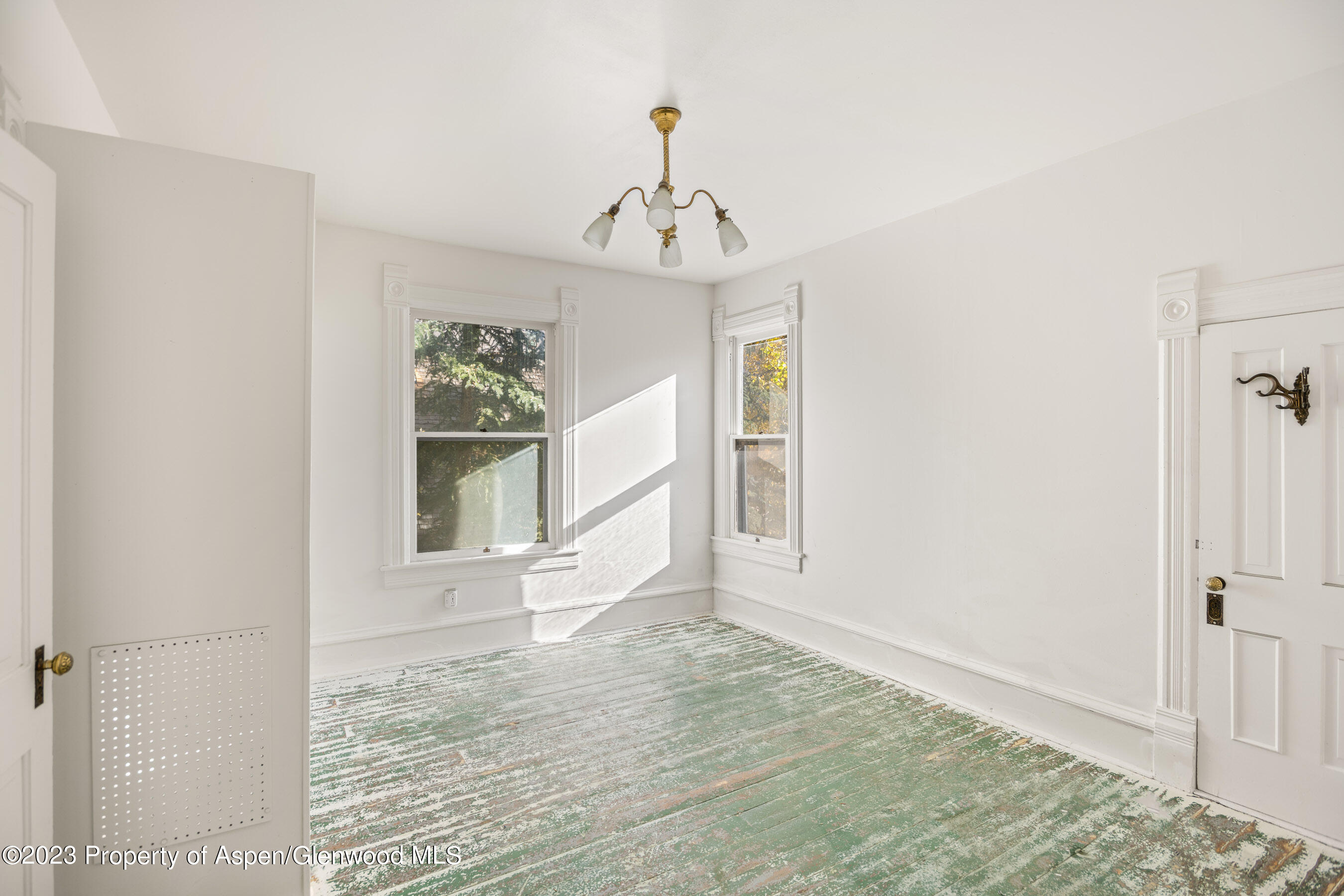 212 N Monarch Street Property Photo 9