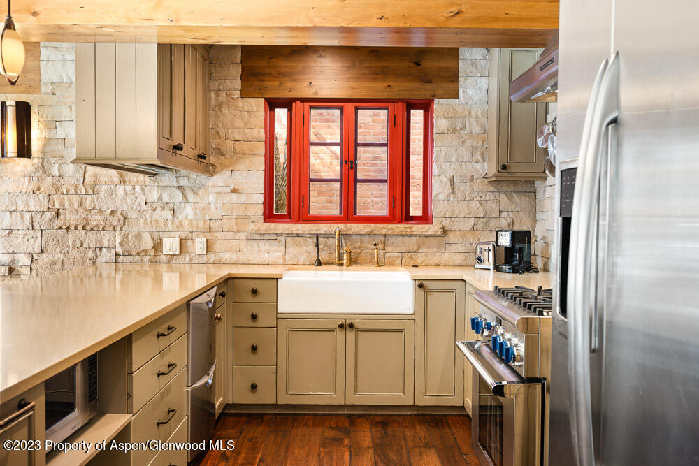 114 E Bleeker Street 102 Property Photo 8