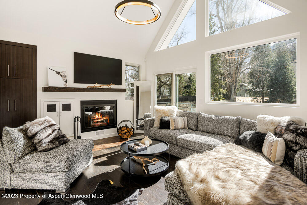 222 W Hopkins Avenue, 6 Property Photo 1