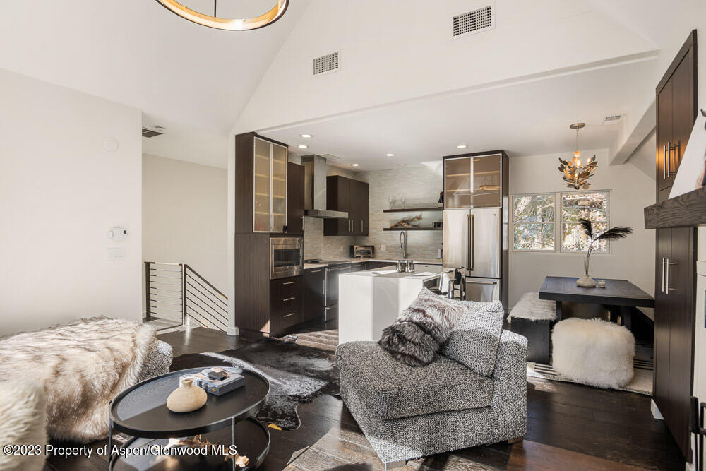 222 W Hopkins Avenue, 6 Property Photo 2