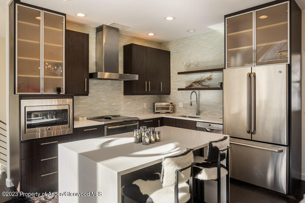 222 W Hopkins Avenue, 6 Property Photo 4