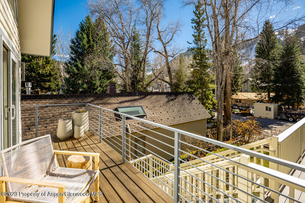 222 W Hopkins Avenue, 6 Property Photo 7