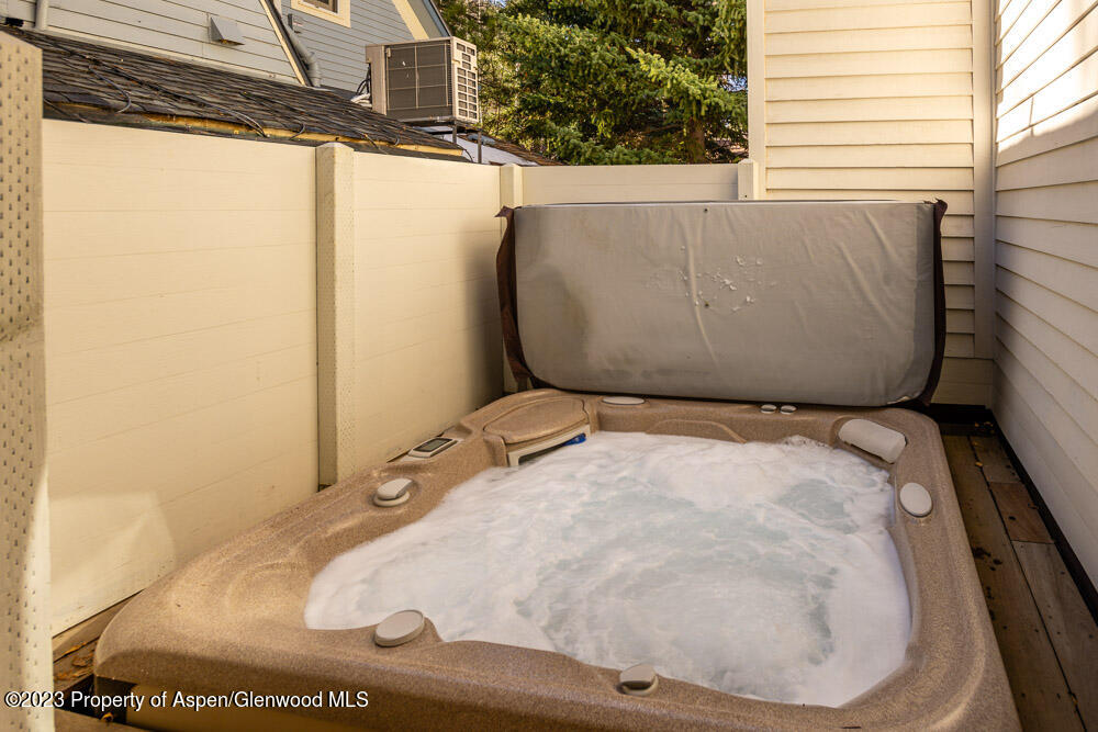 222 W Hopkins Avenue, 6 Property Photo 9