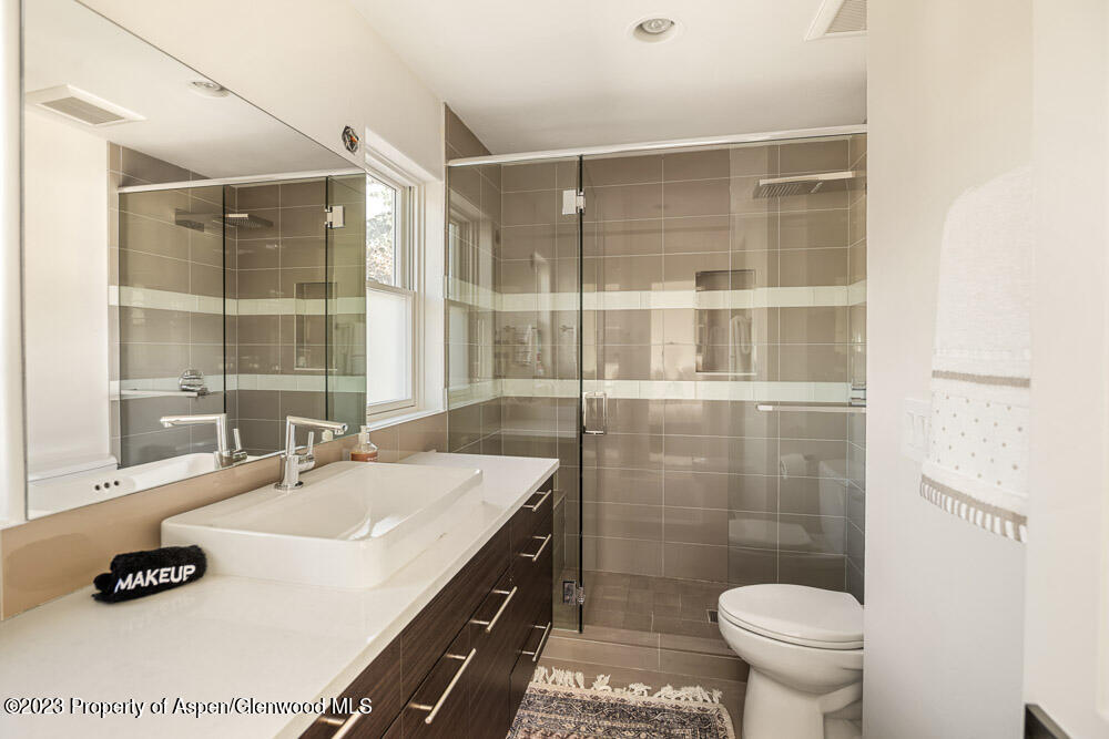 222 W Hopkins Avenue, 6 Property Photo 12