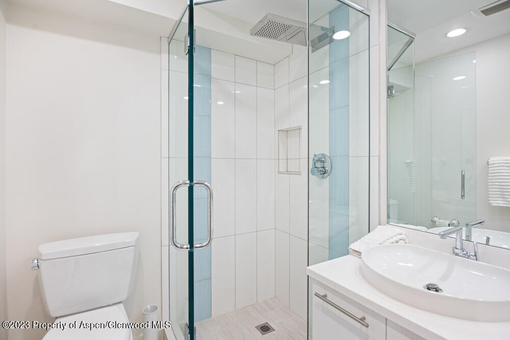 222 W Hopkins Avenue, 6 Property Photo 14