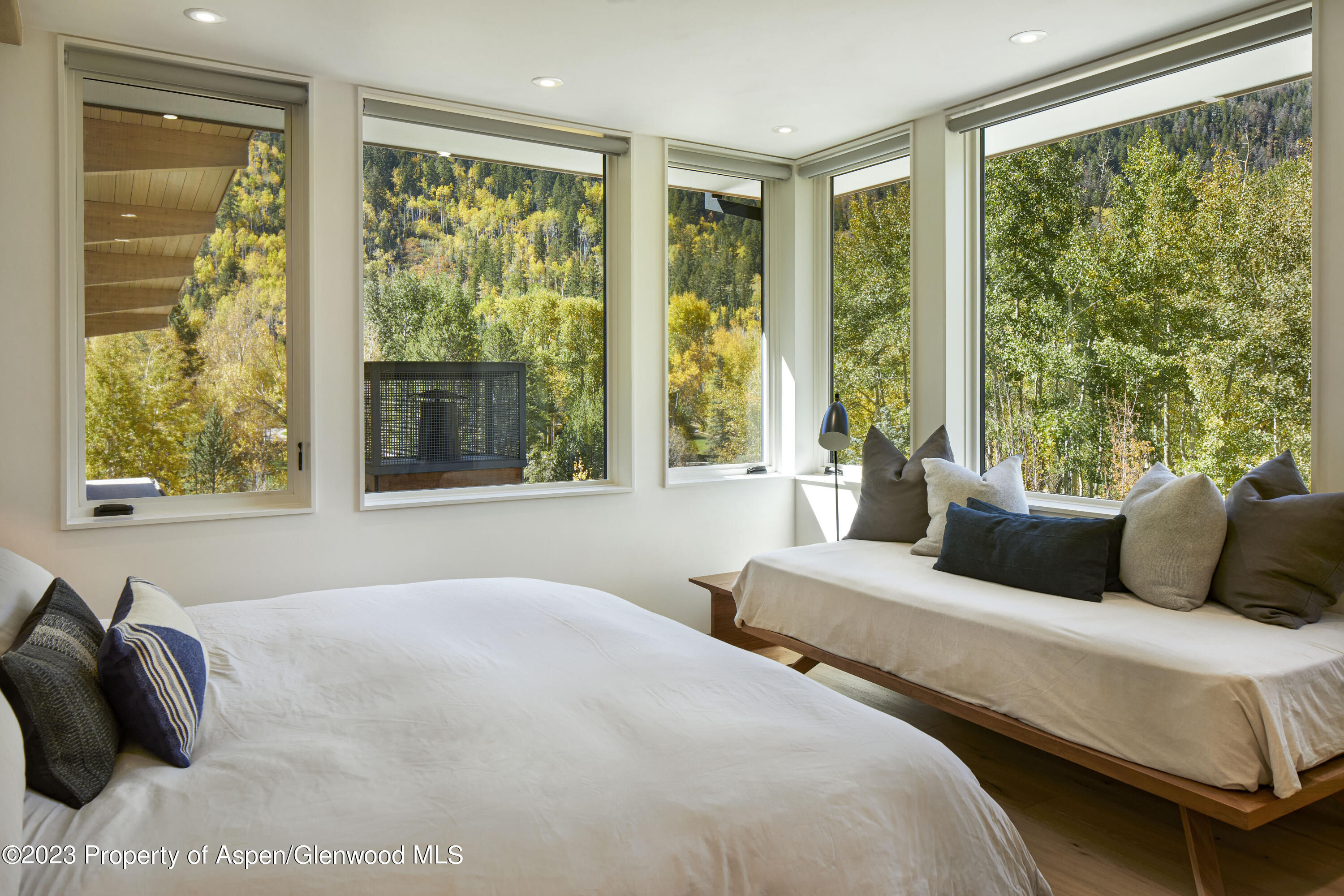 9 & 17 Ullr Way Property Photo 12