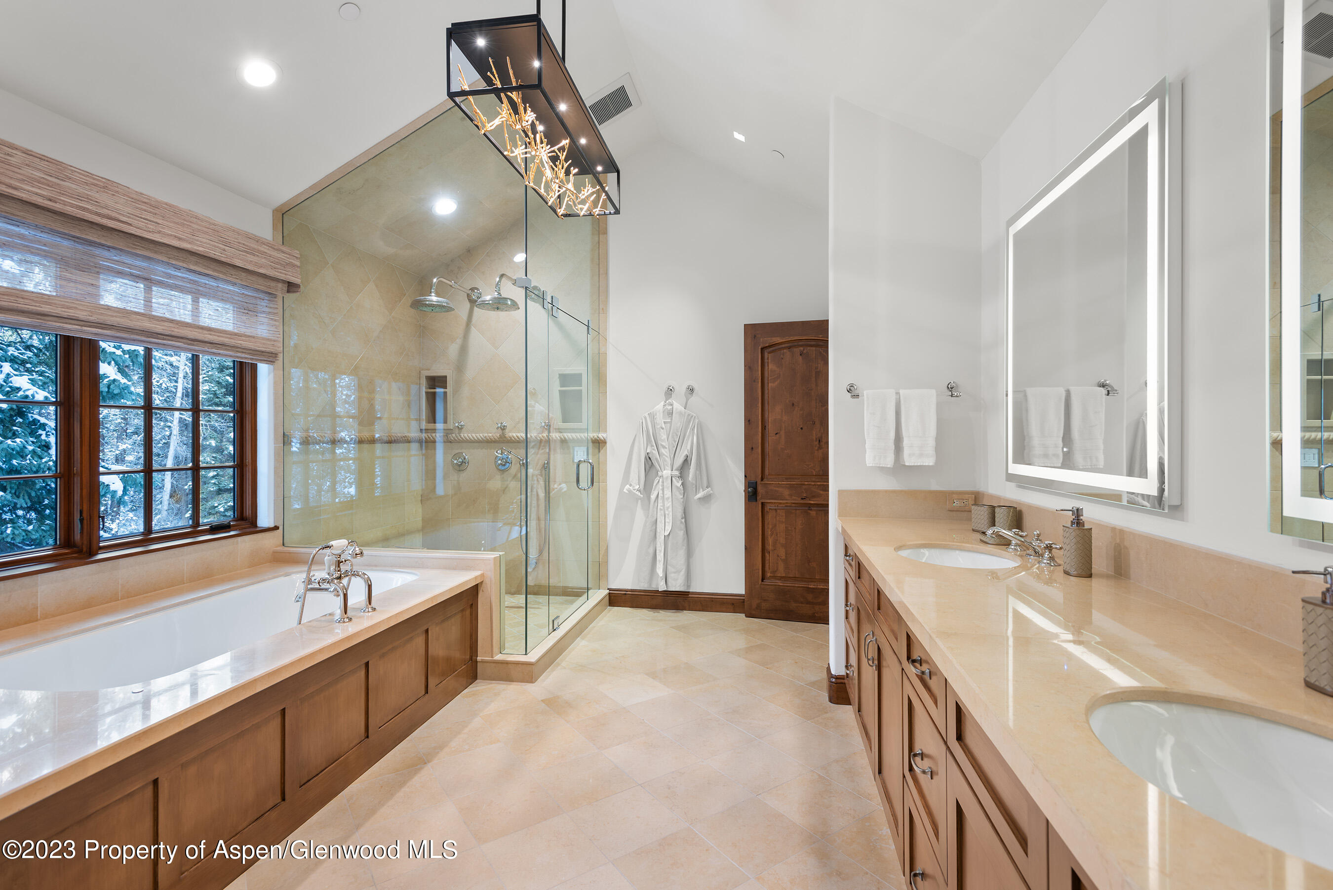 1819 Maroon Creek Road Property Photo 13