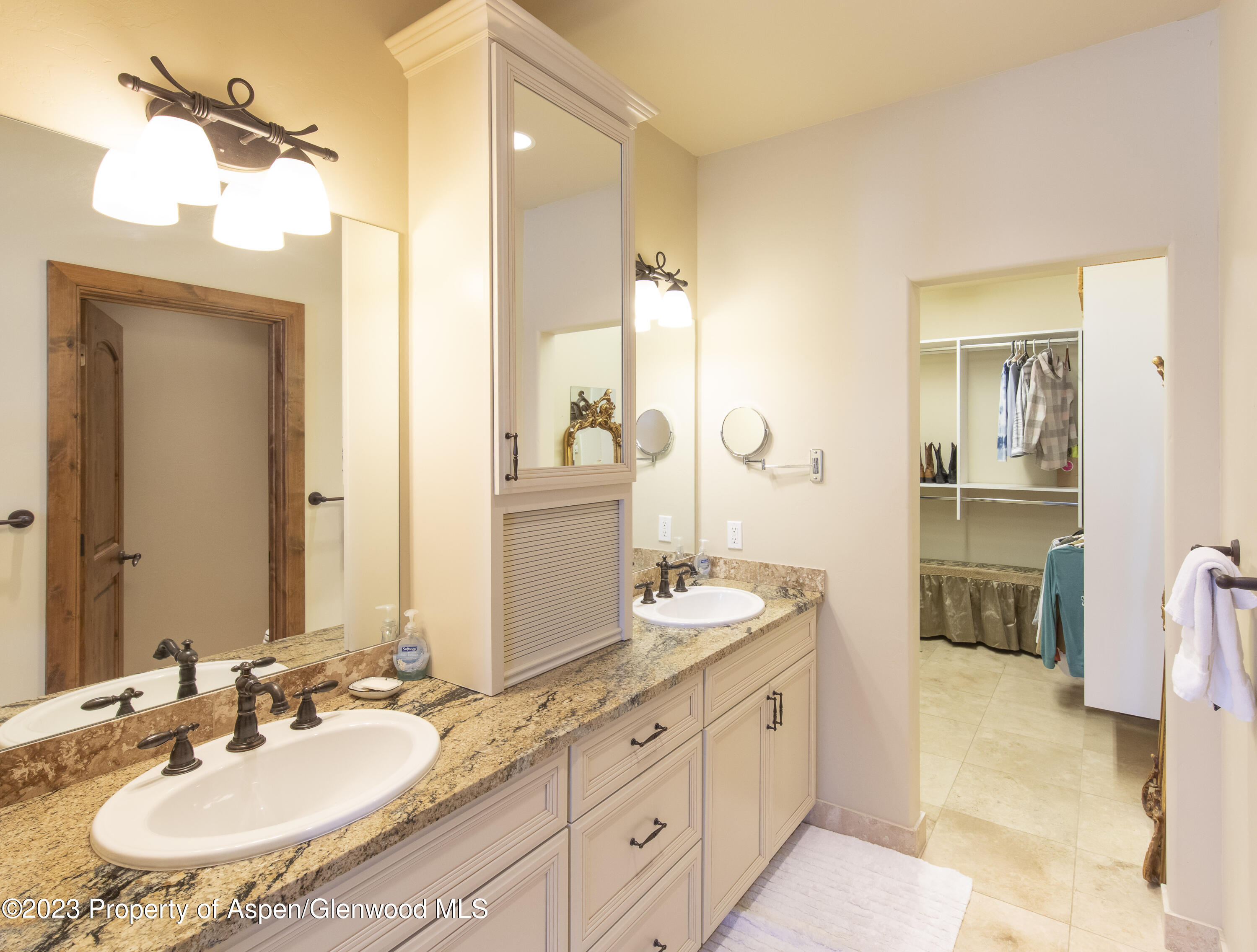 627 N Bridge Drive Property Photo 16