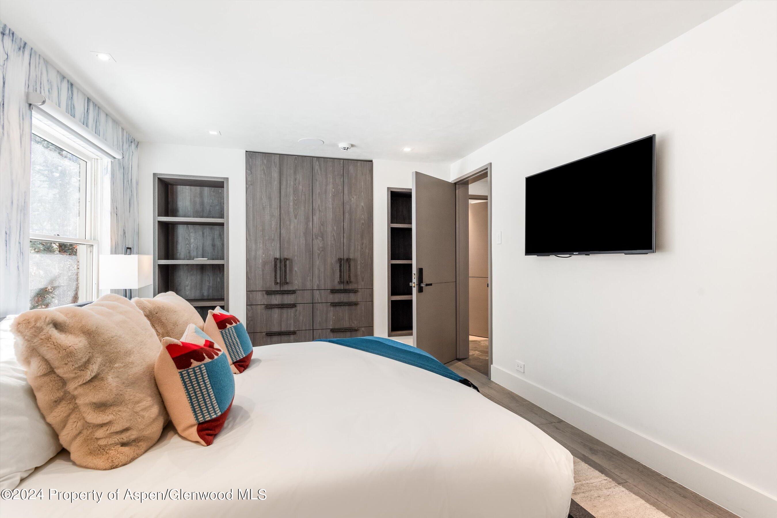 131 W Bleeker Street Property Photo 14